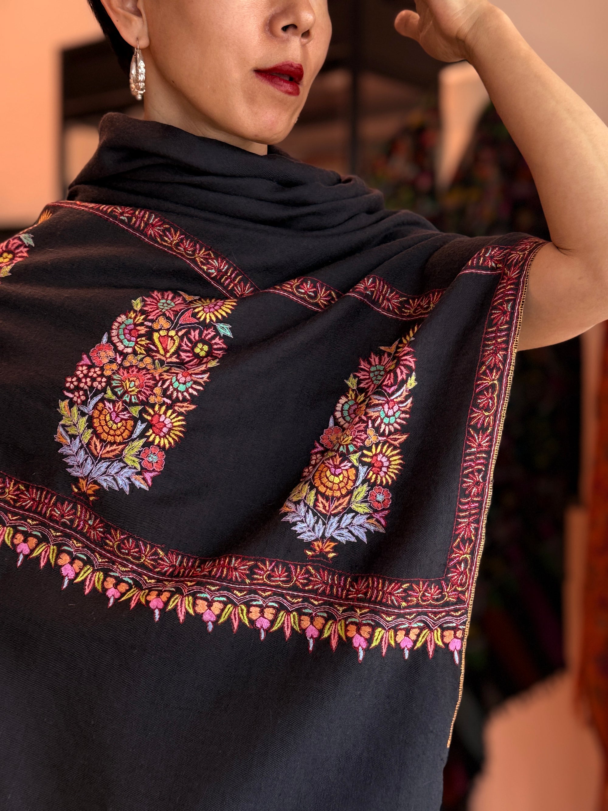 Châle Pashmina à motif de bouquet de cônes noirs