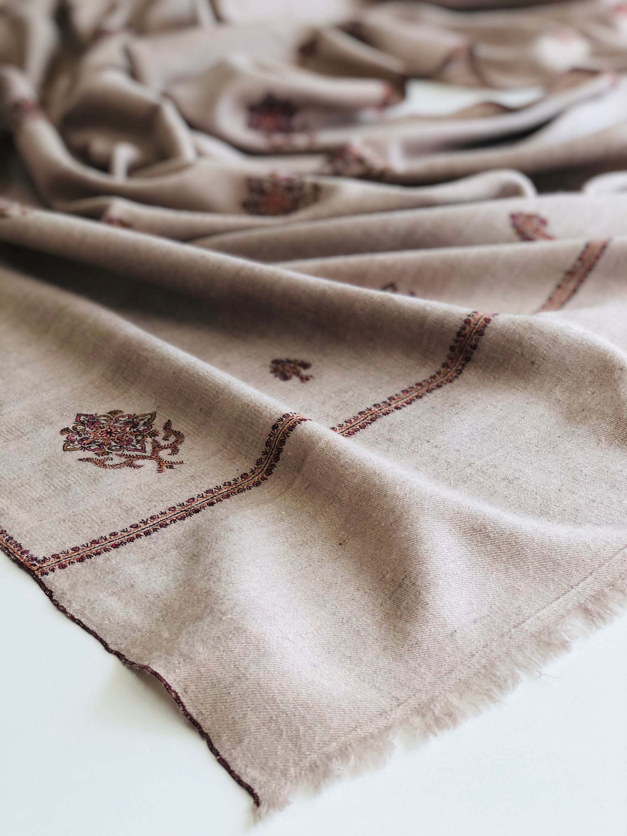 Vintage Shawl | Offwhite Hand Spun Silk Embroidery Pashmina Shawl