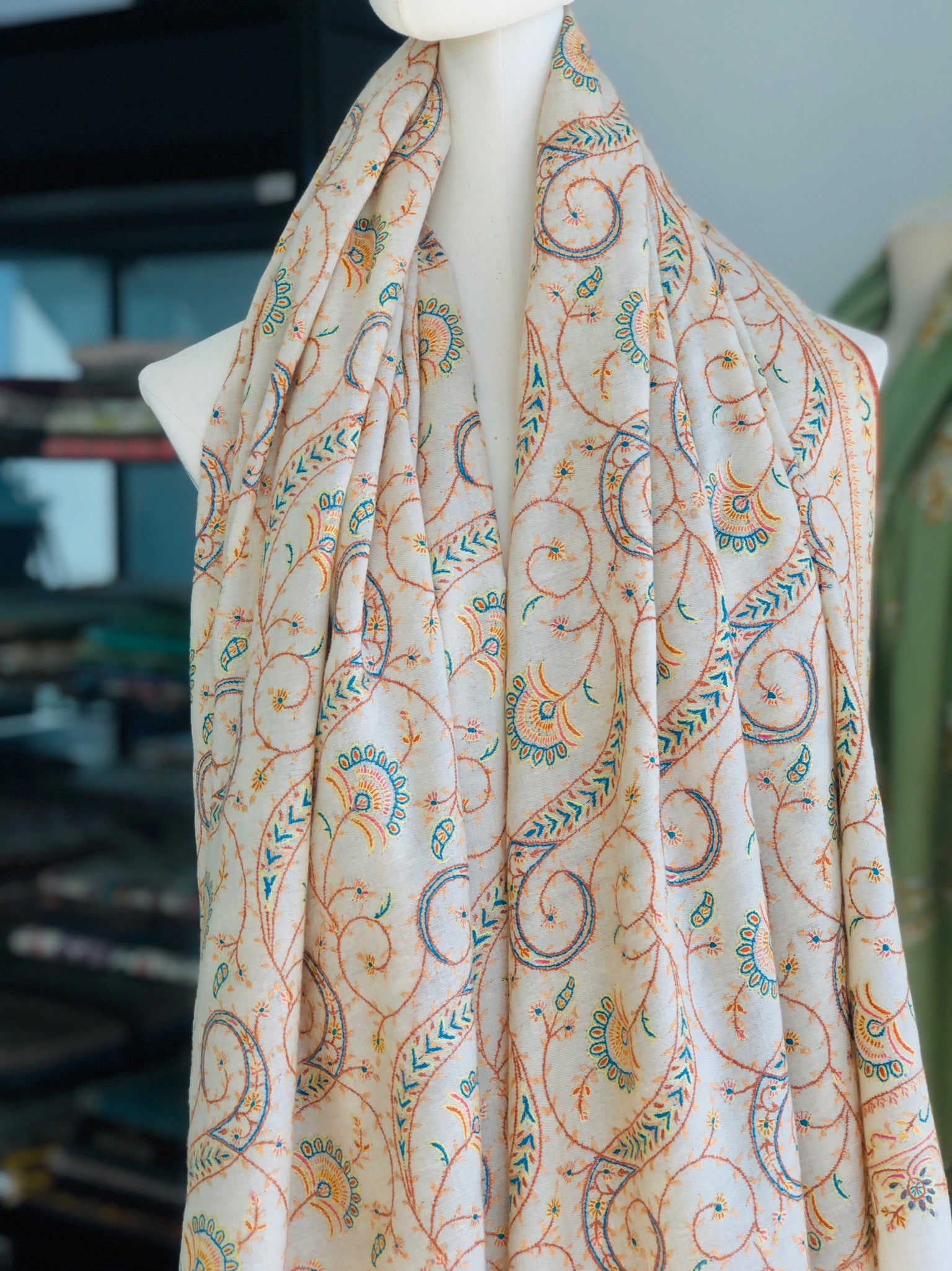 Vintage Ivory White Jamawar Embroidery Pashmina Shawl