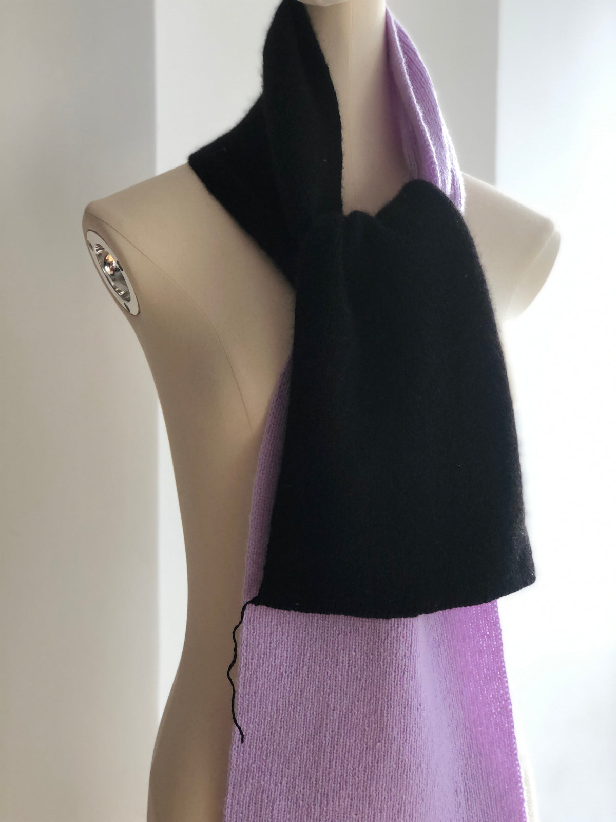 Cashmere scarf black and lilac 1