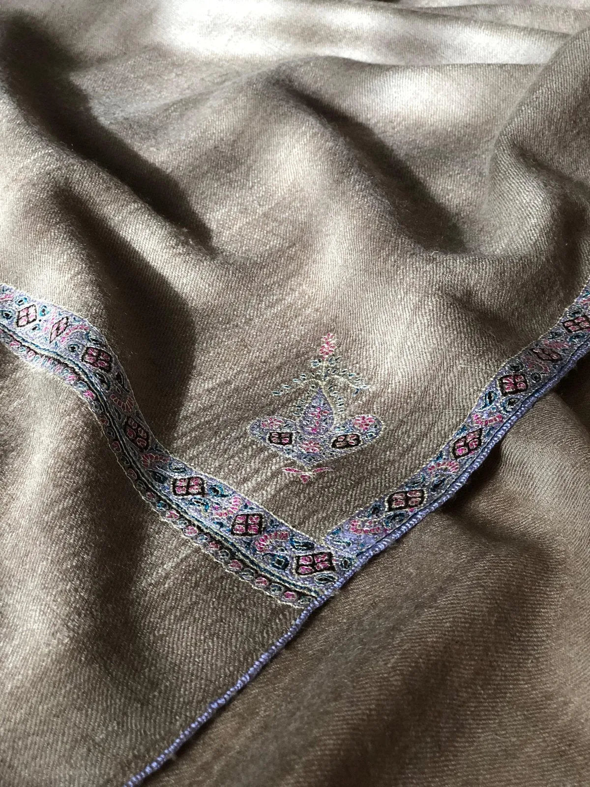 Extra Fine Silk Hashidar Embroidery Pashmina Shawl - the Atelier H