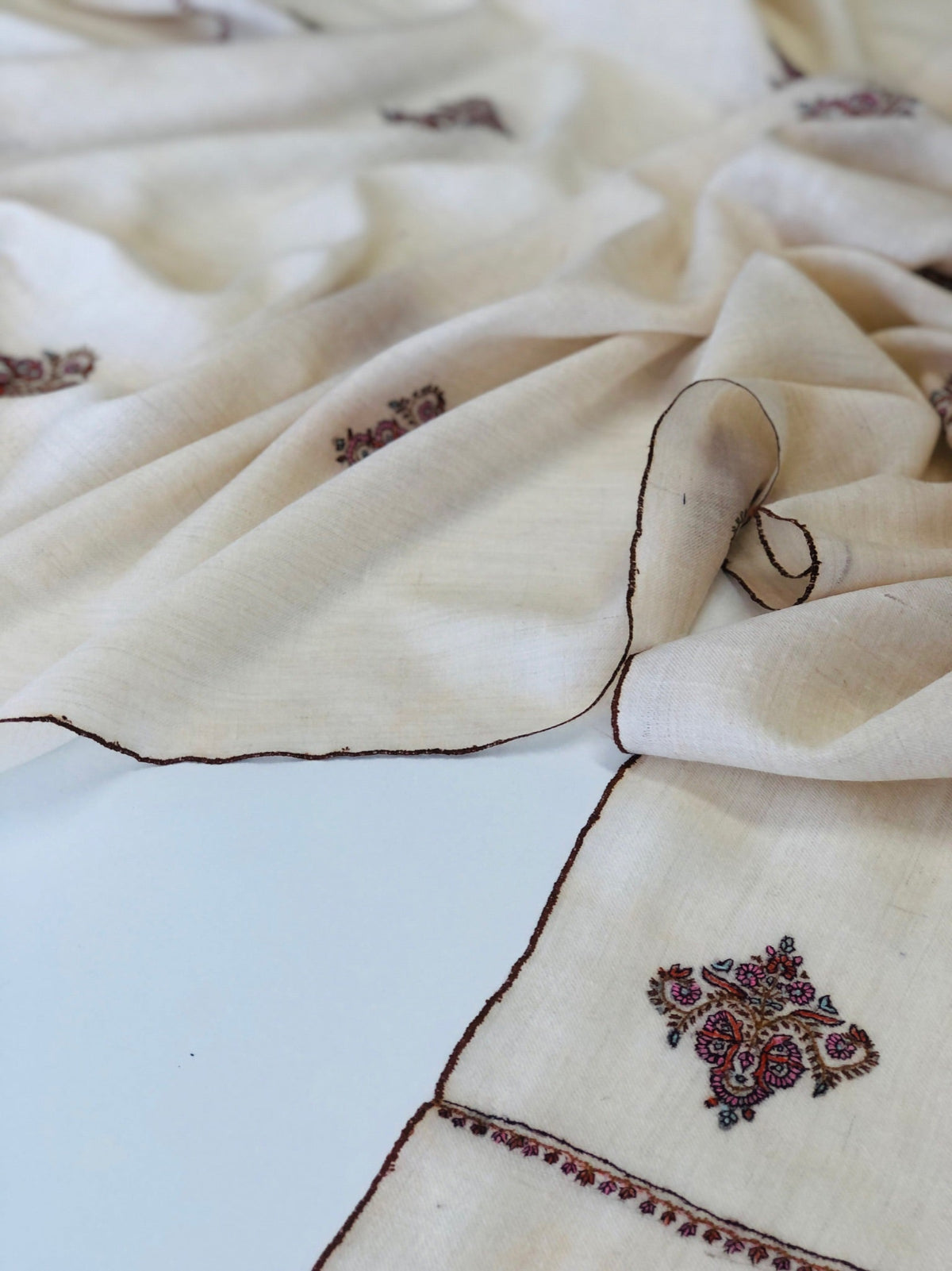 White Floral Butidar Silk Embroidery Pashmina Shawl 1