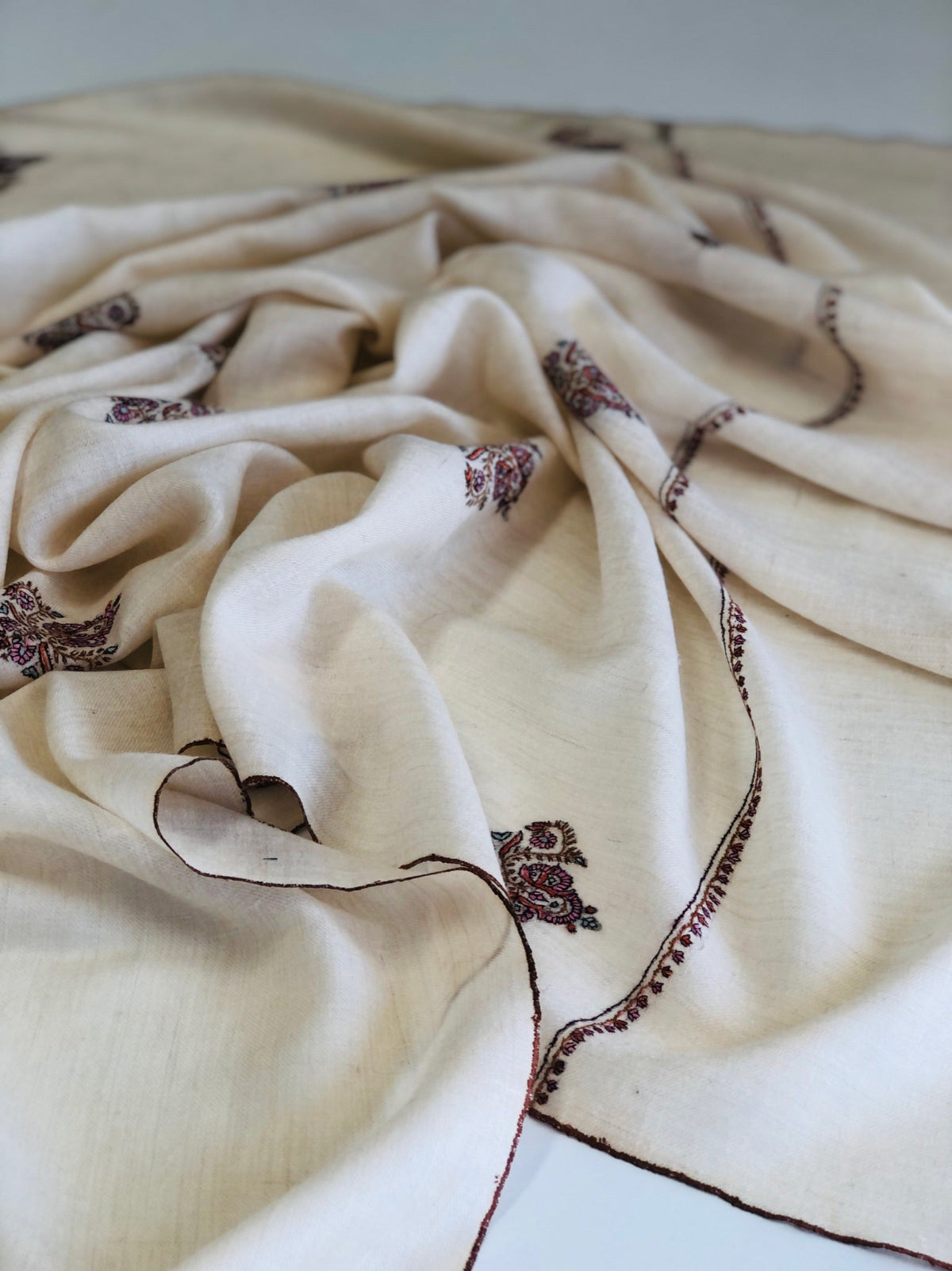 White Floral Butidar Silk Embroidery Pashmina Shawl 7