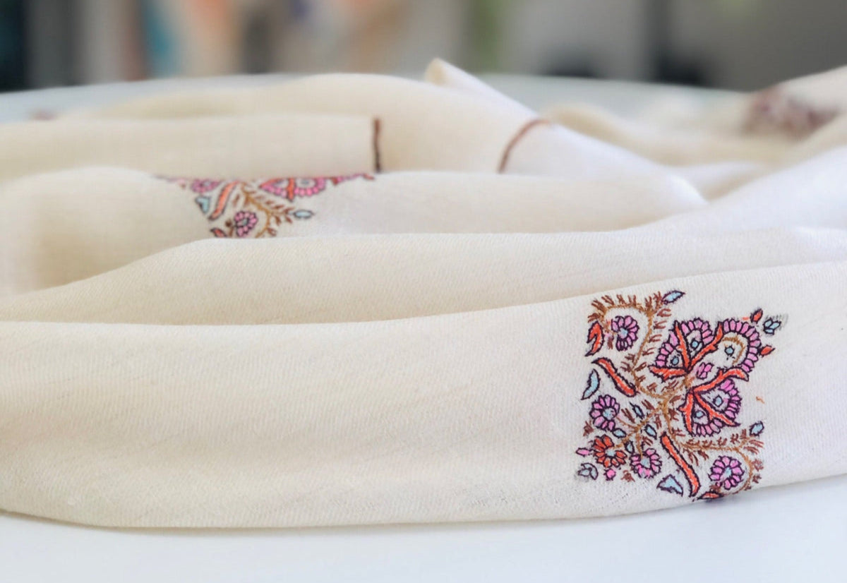 White Floral Butidar Silk Embroidery Pashmina Shawl 2