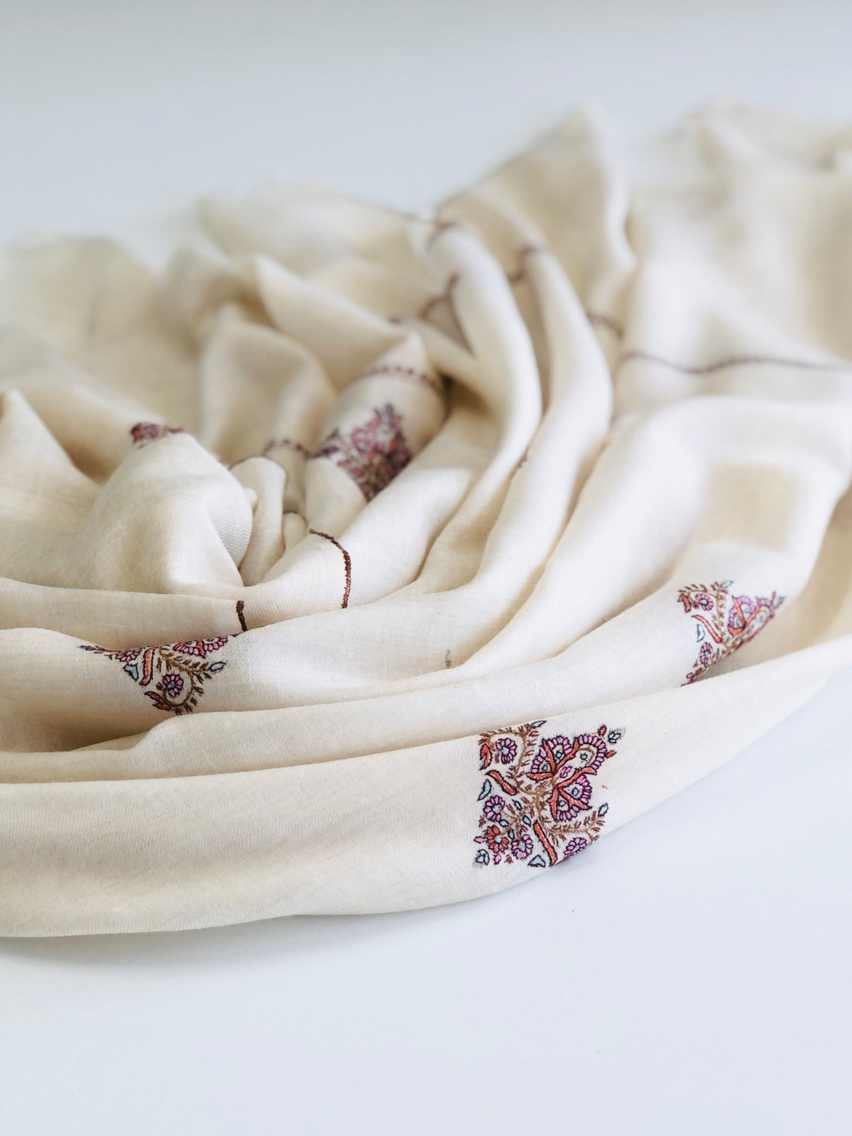 White Floral Butidar Silk Embroidery Pashmina Shawl 3