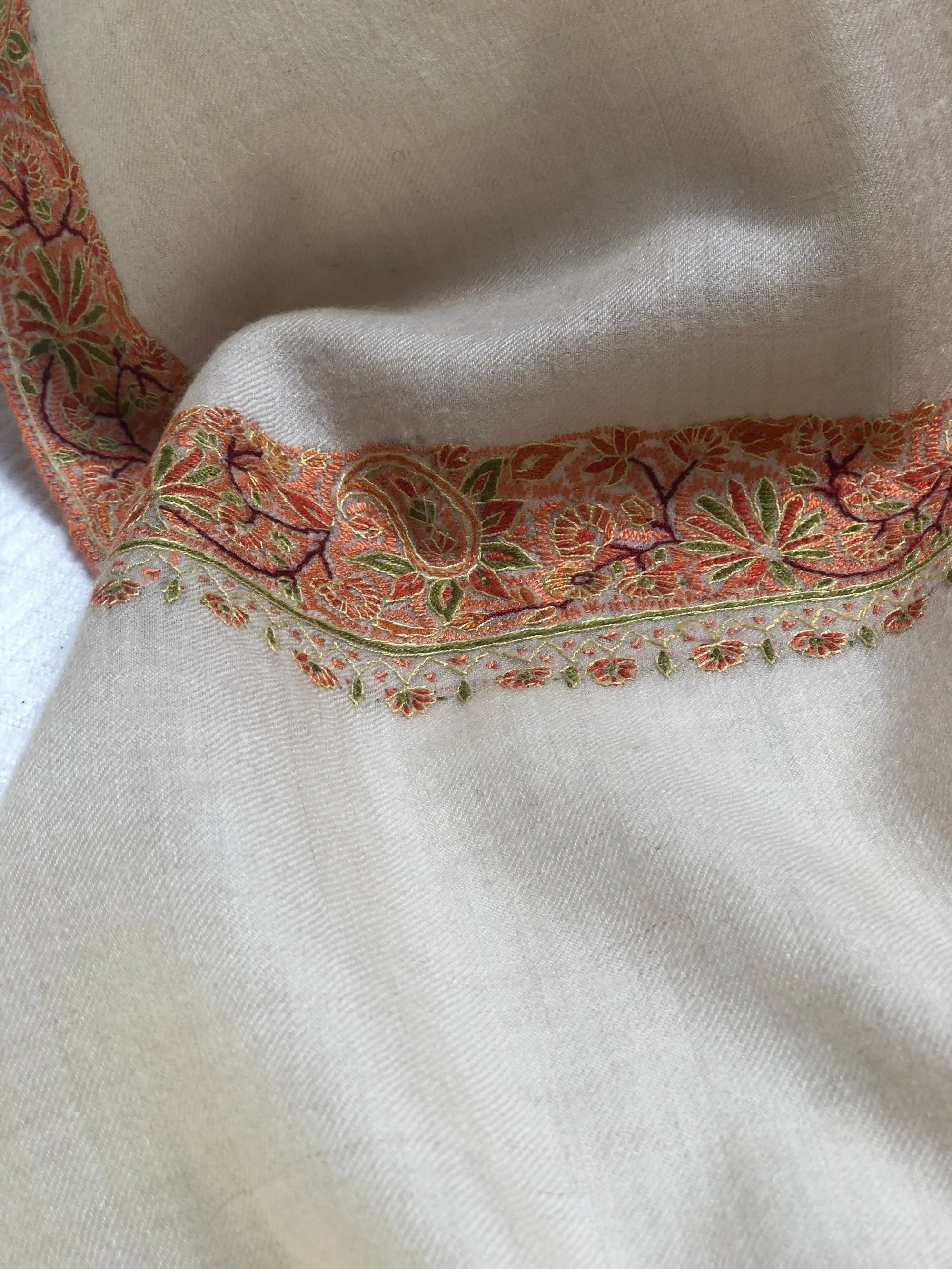 White Dhoordar Embroidery Pashmina Shawl - the Atelier H