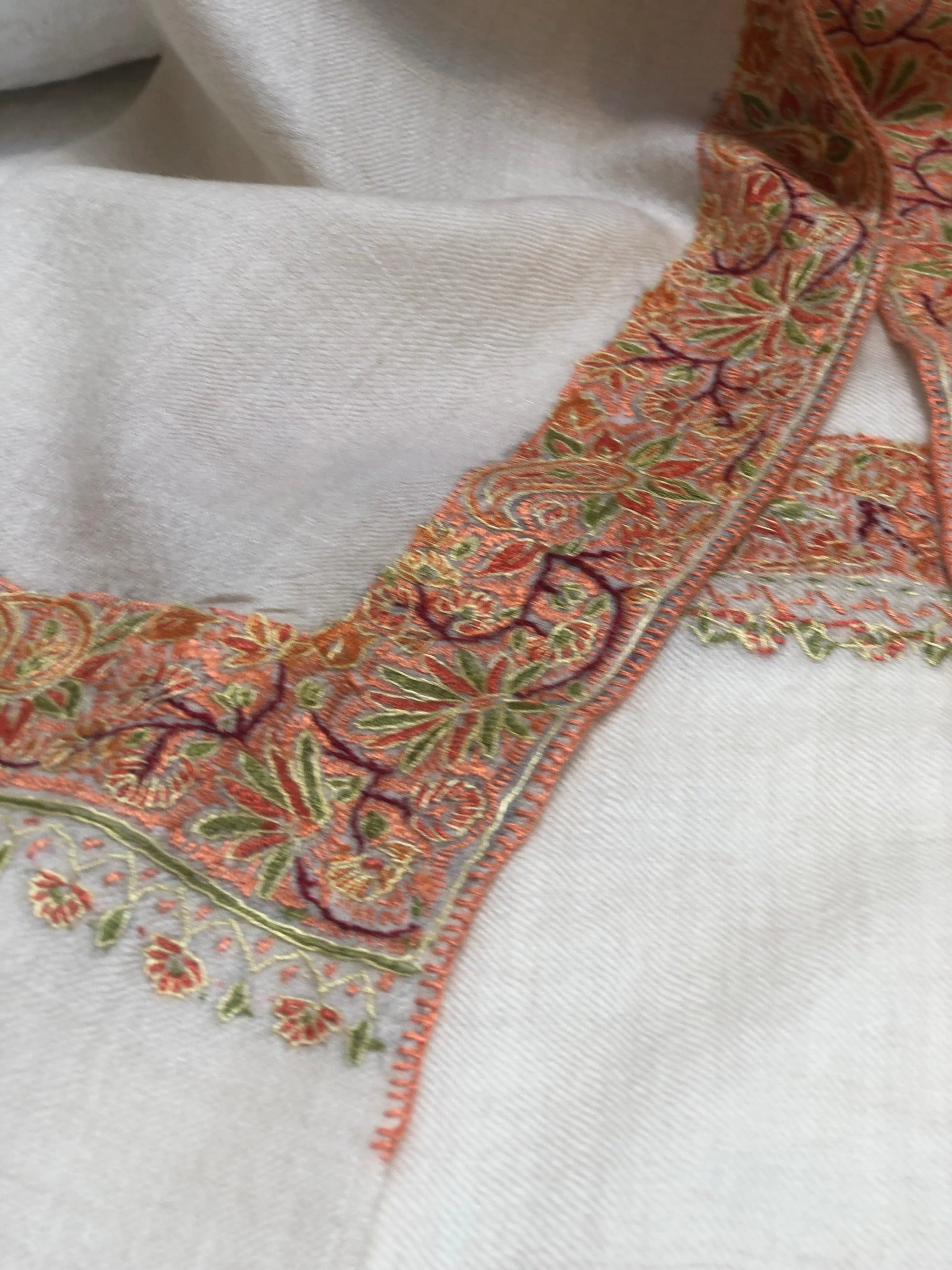 White Dhoordar Embroidery Pashmina Shawl - the Atelier H