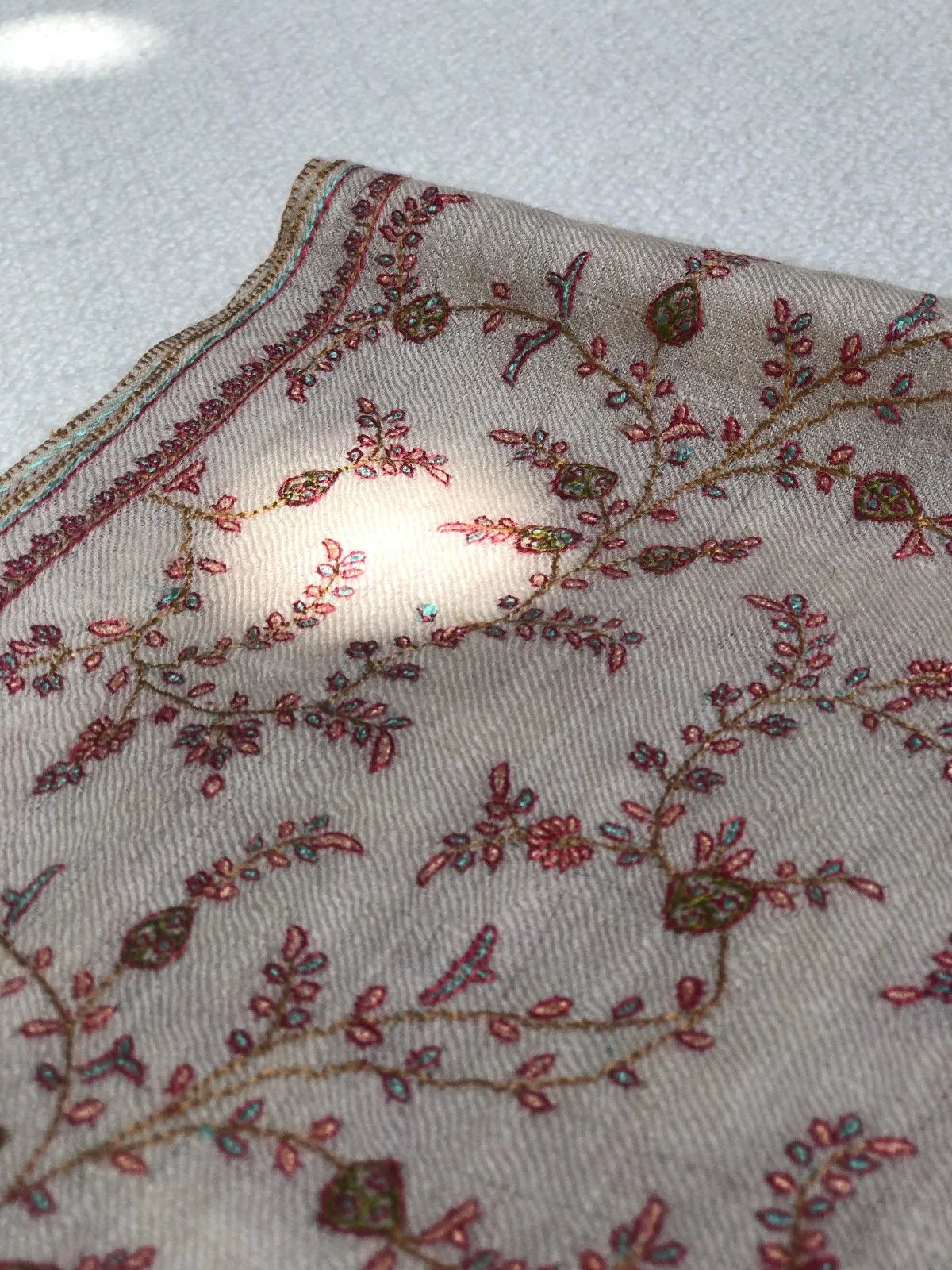 White Jaal Silk Embroidery Pashmina Shawl - the Atelier H