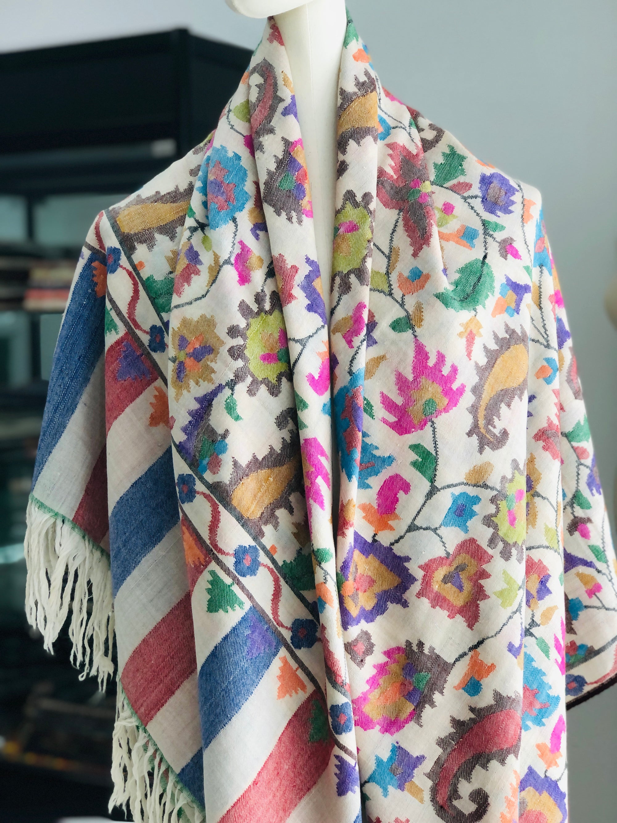 Oversized White Floral Design Kani Pashmina Shawl