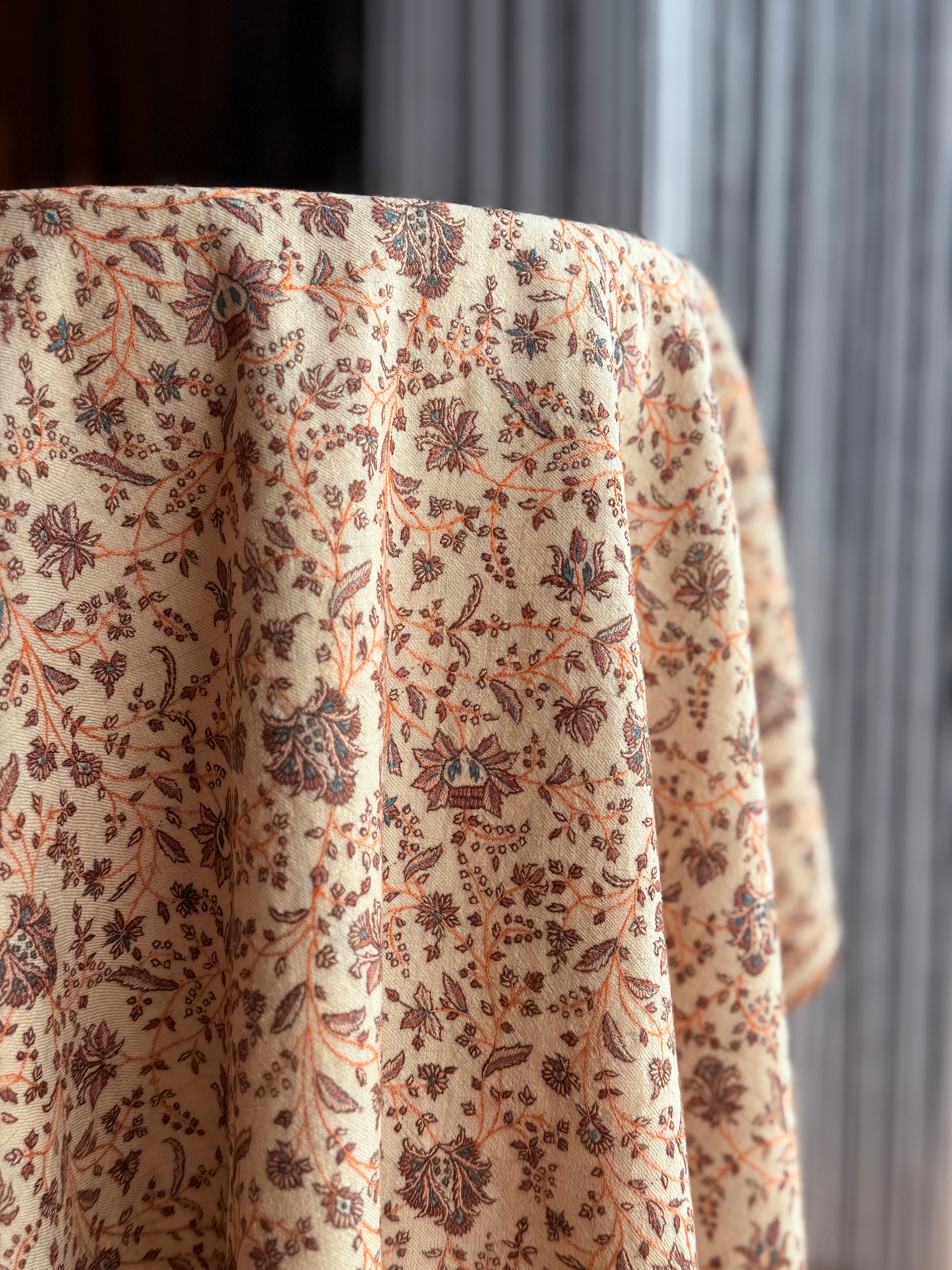 Vintage White Jaal Silk Embroidery Pashmina Shawl