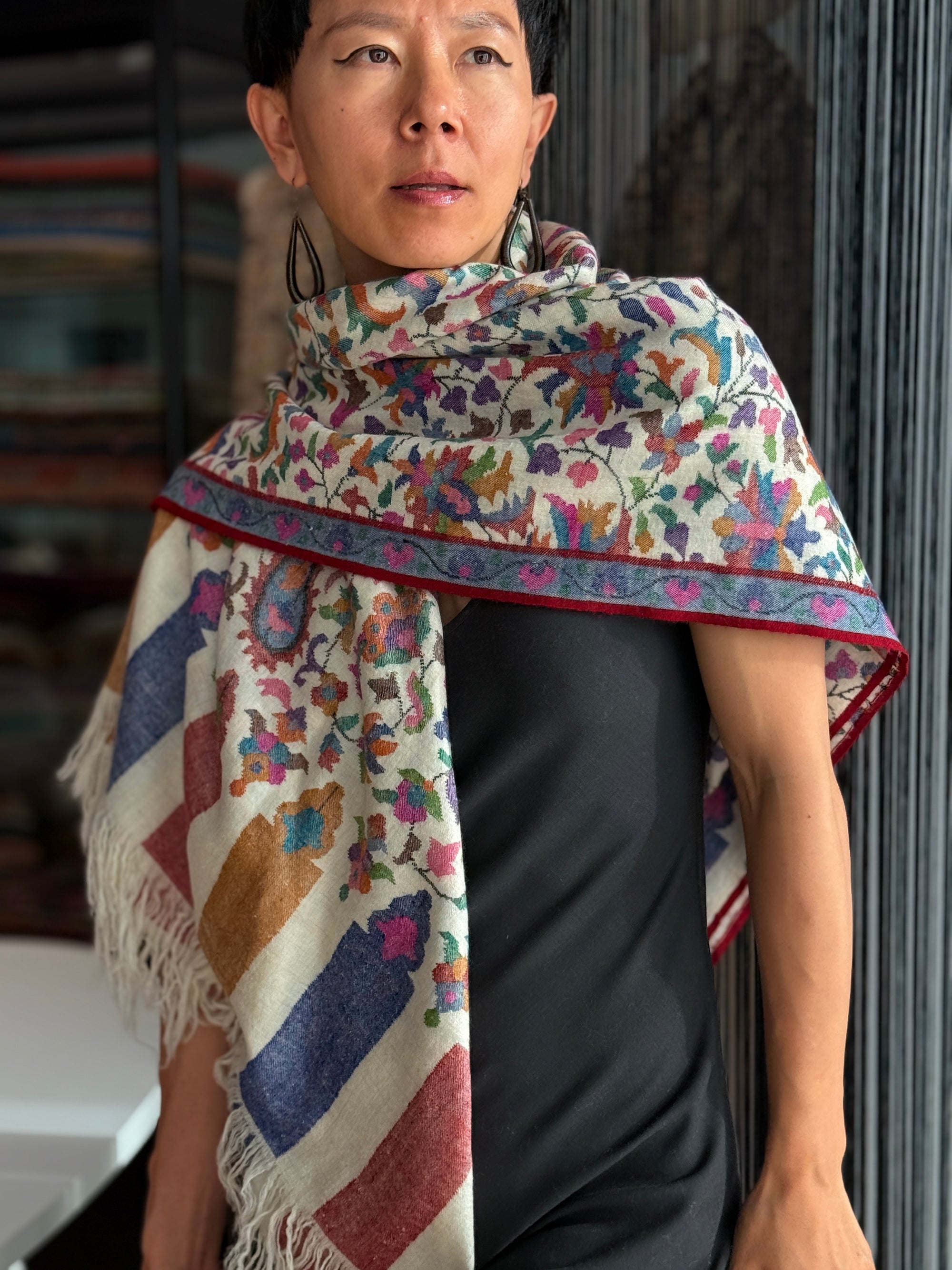 2.5 Yard White Floral Design Kani Pashmina Shawl