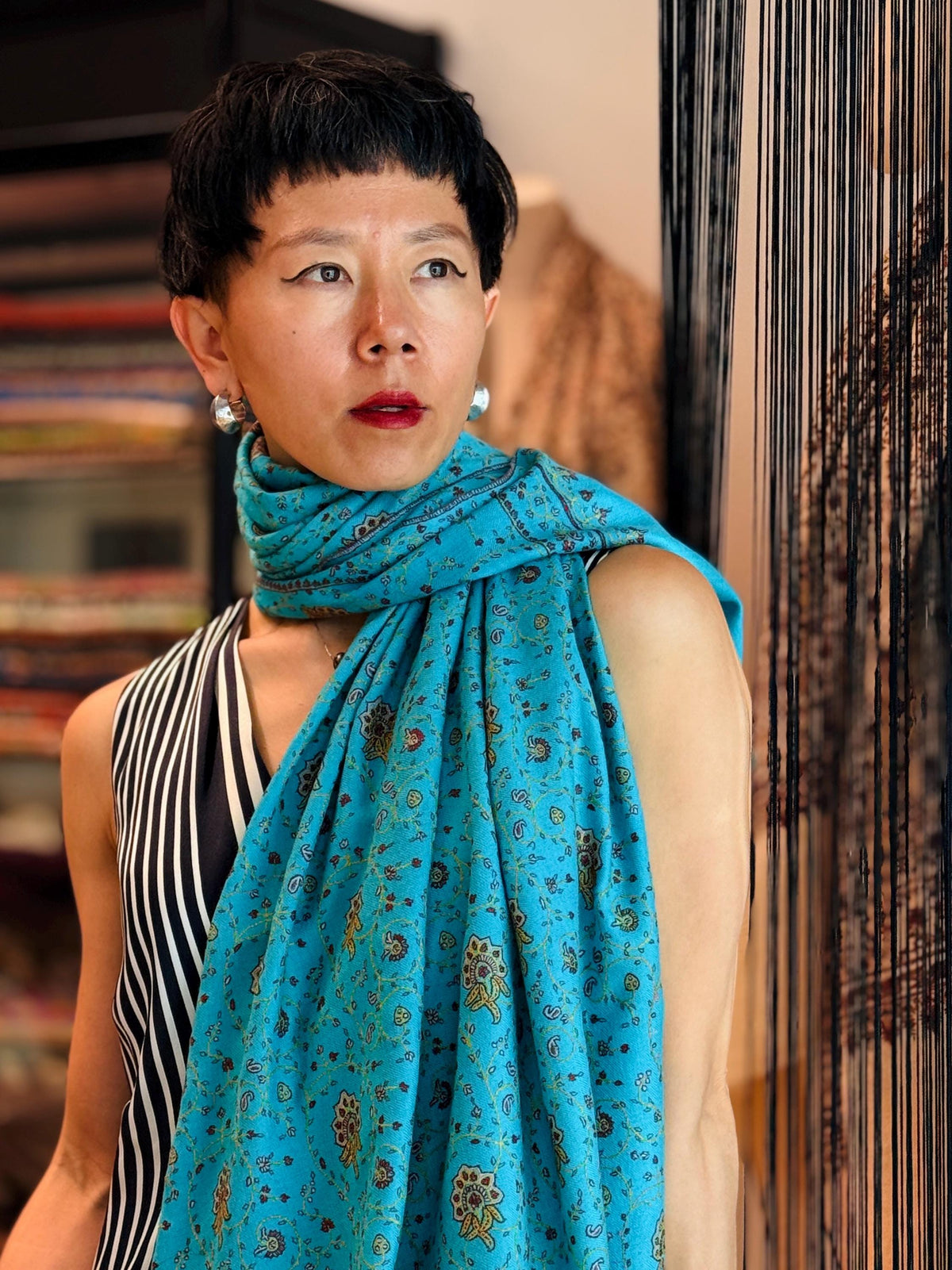 Vintage Turquoise Jaal Embroidered Pashmina Shawl with Intricate Details