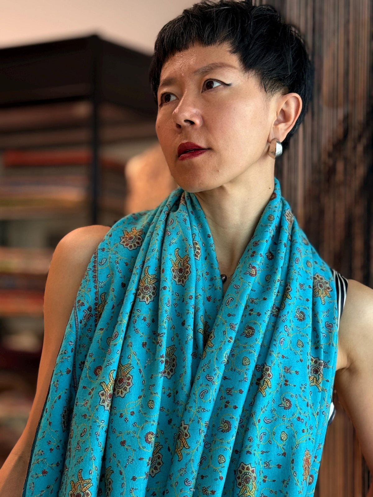 Vintage Turquoise Jaal Embroidered Pashmina Shawl with Intricate Details