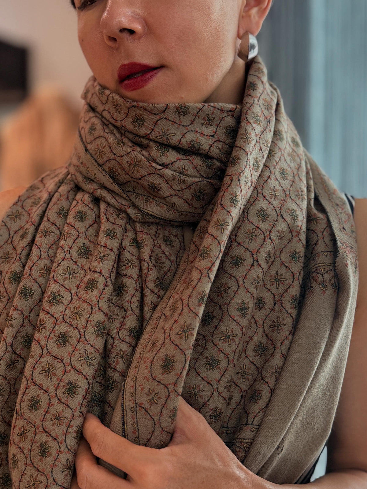 Vintage Gray Jali Embroidered Pashmina Shawl with Intricate Details
