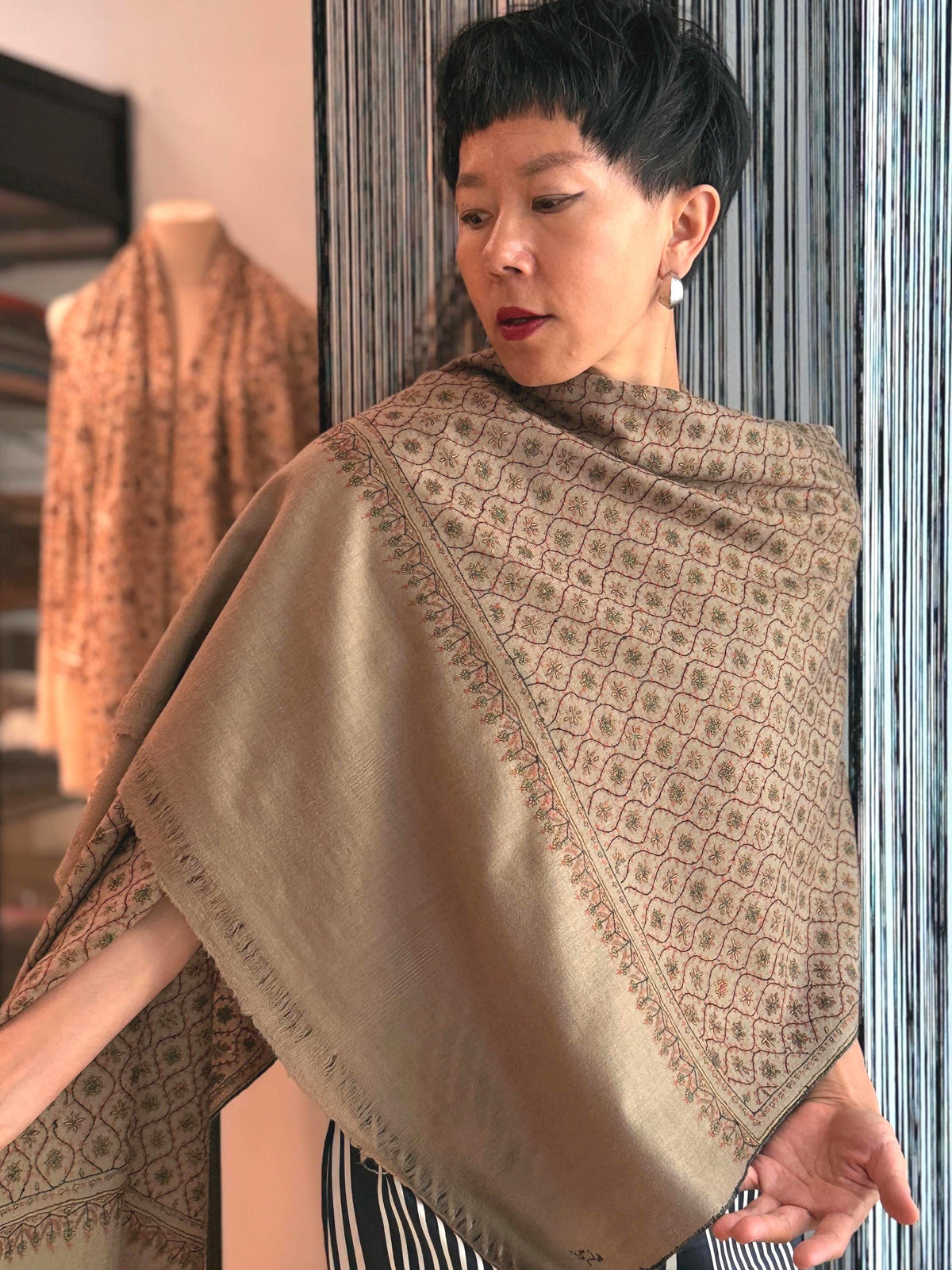 Vintage Gray Jali Embroidered Pashmina Shawl with Intricate Details