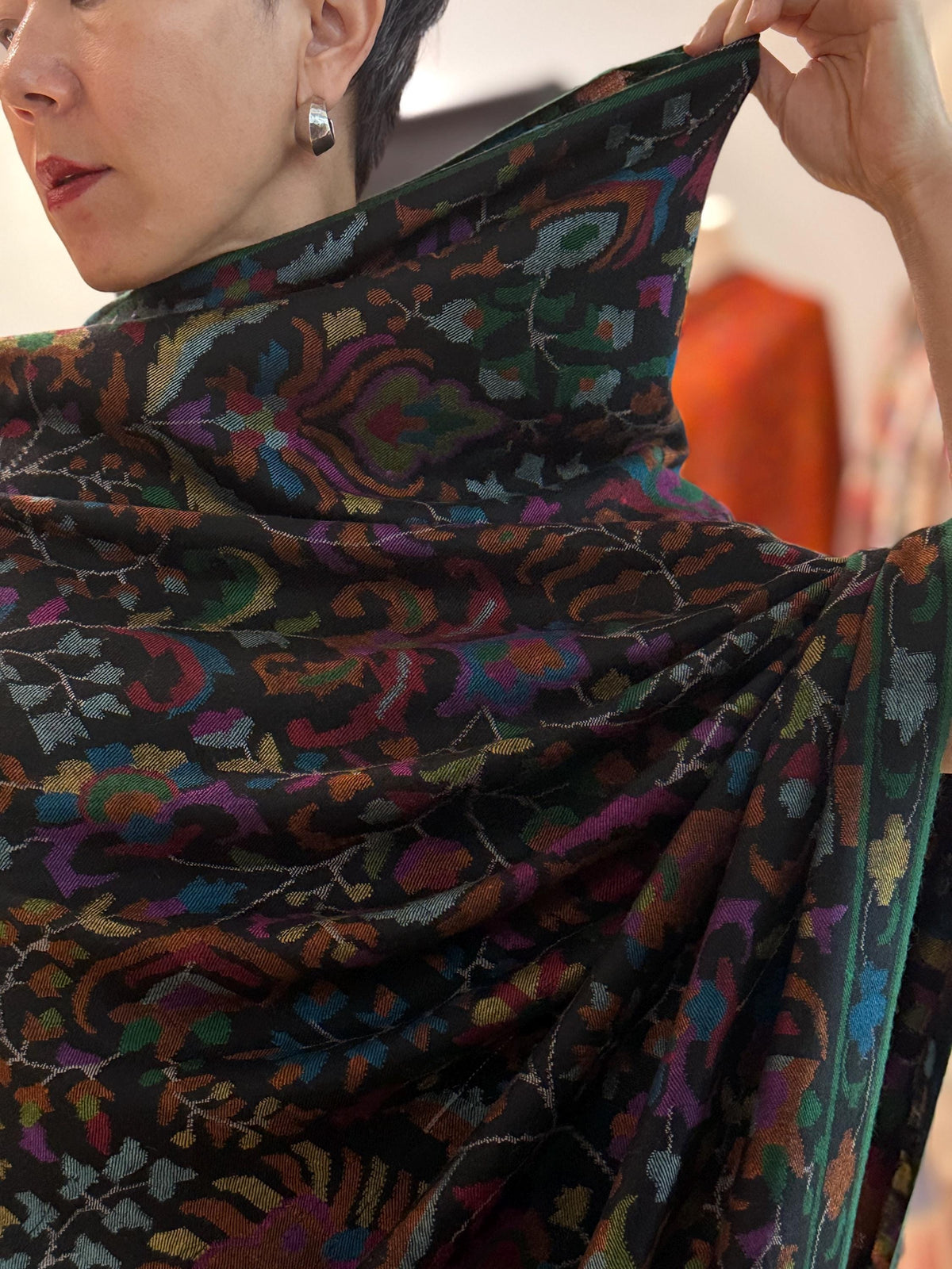 Black Kani Pashmina Shawl with Leaf Designs, Hand Loom Woven 100x200cm
