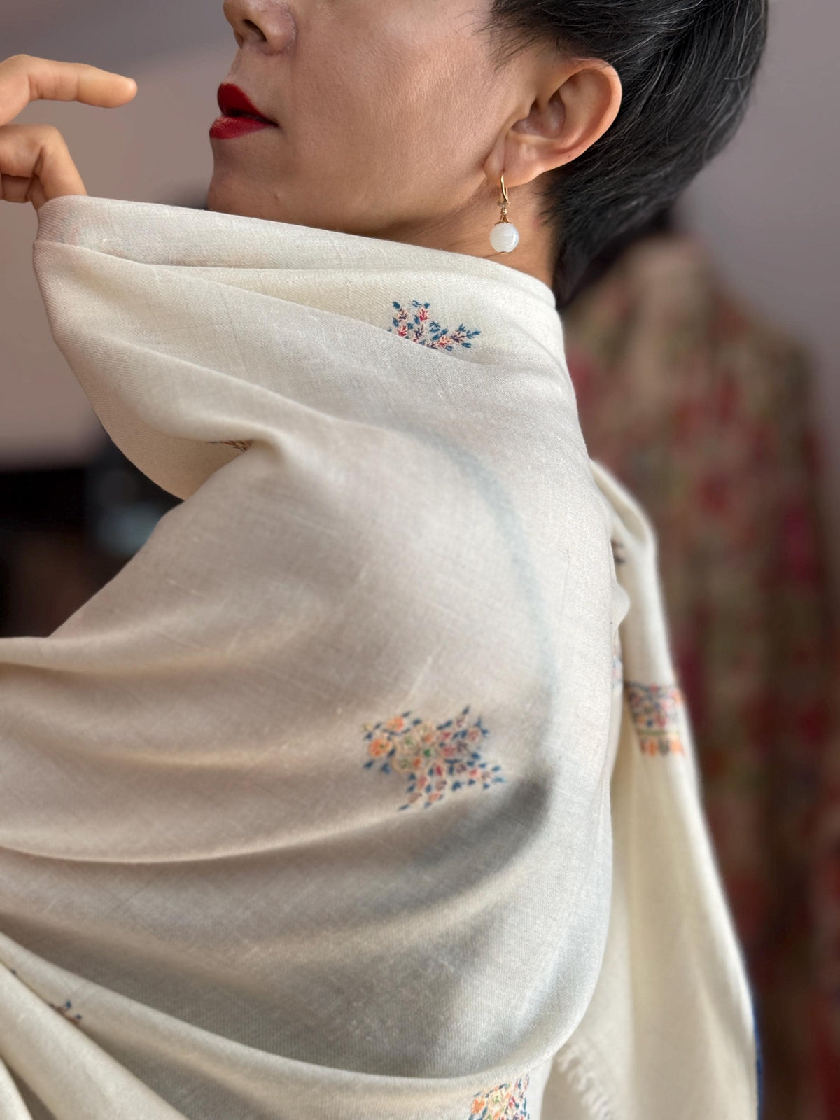 Ivory Buti Embroidered Pashmina Shawl with Exquisite Embroidery Details
