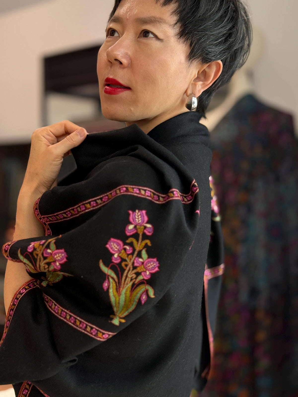 Elegant Black Iris Design Pashmina Shawl with Intricate Embroidery Details