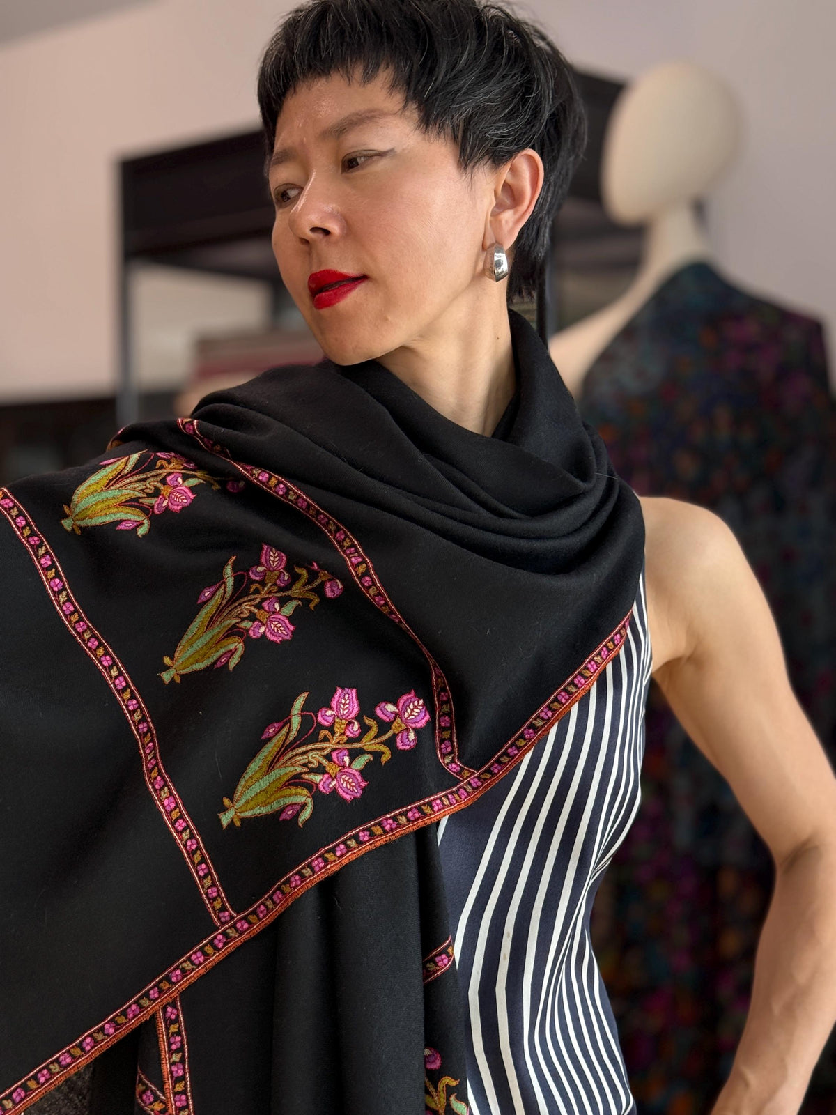 Elegant Black Iris Design Pashmina Shawl with Intricate Embroidery Details