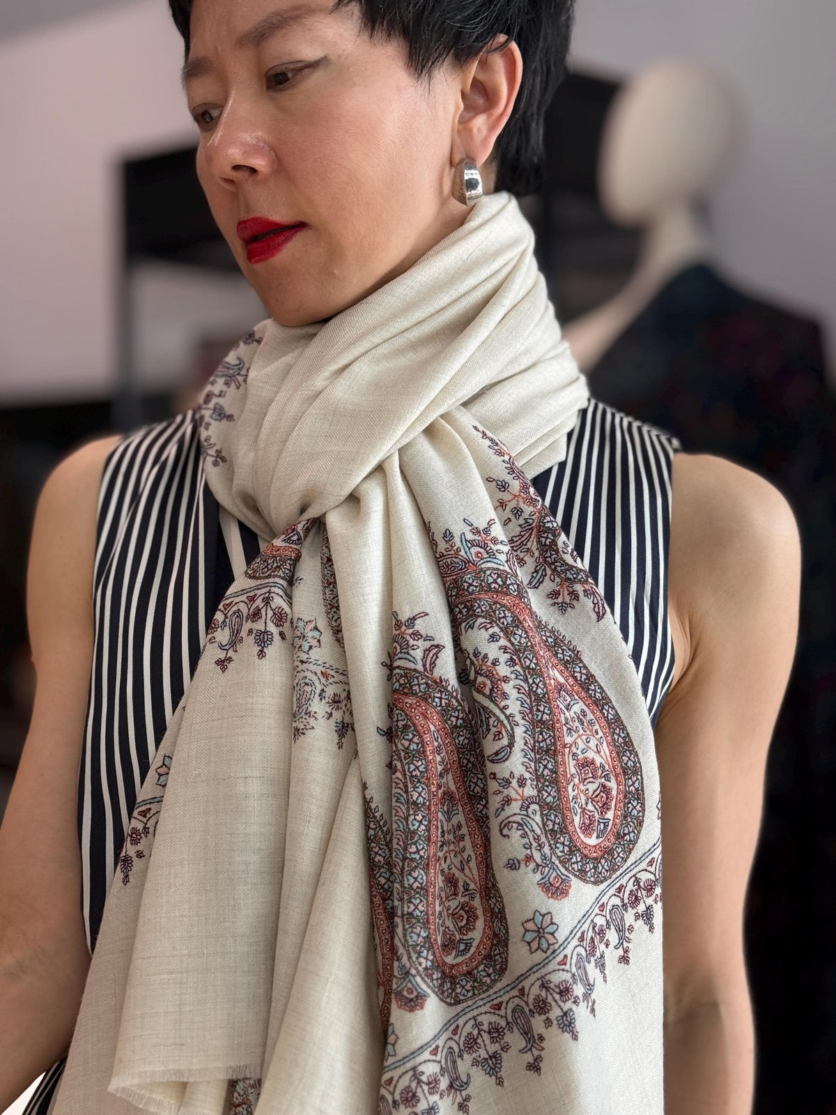 Extra Fine Ivory Paisley Design Embroidery Pashmina Shawl
