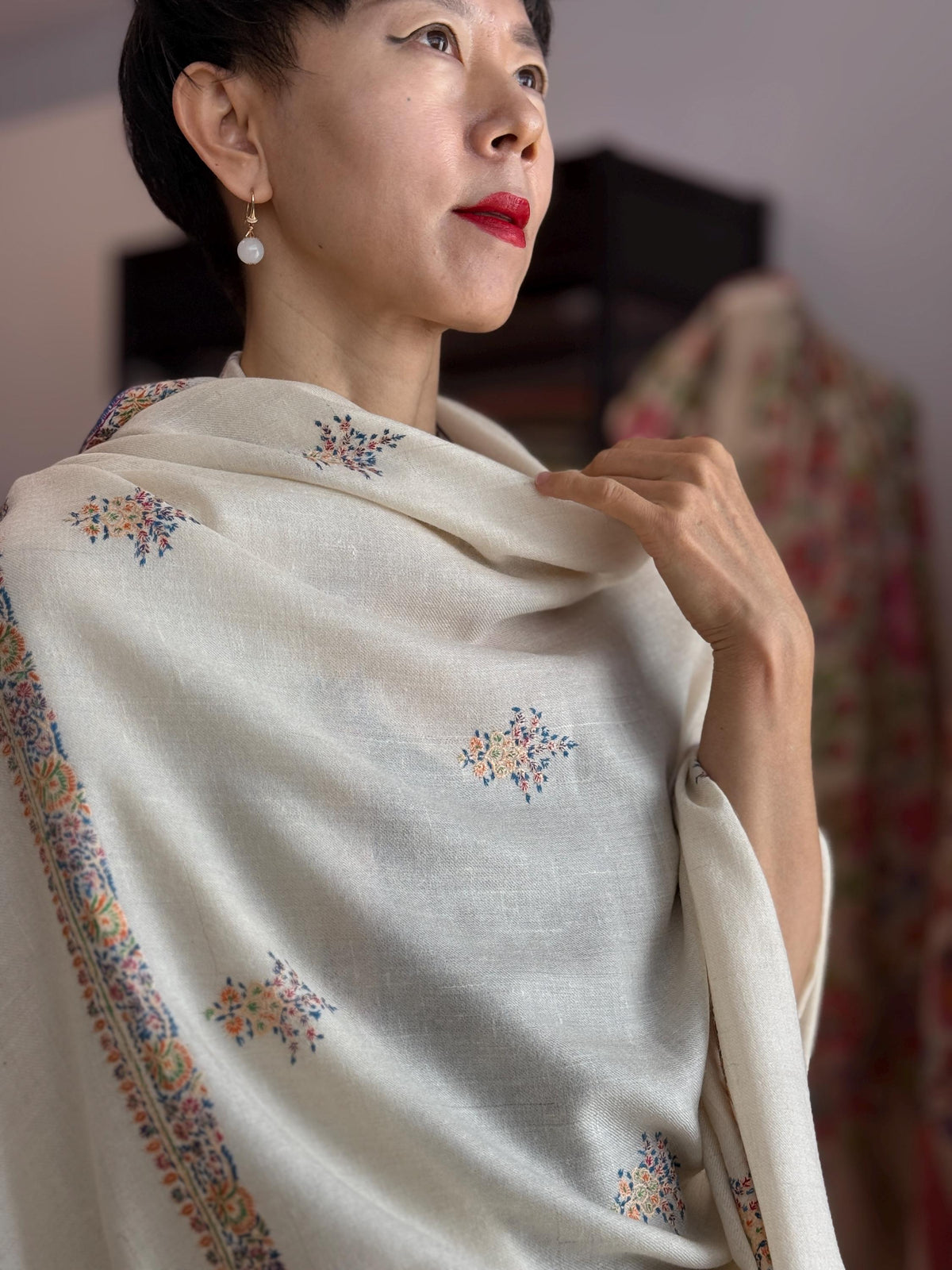 Ivory Buti Embroidered Pashmina Shawl with Exquisite Embroidery Details