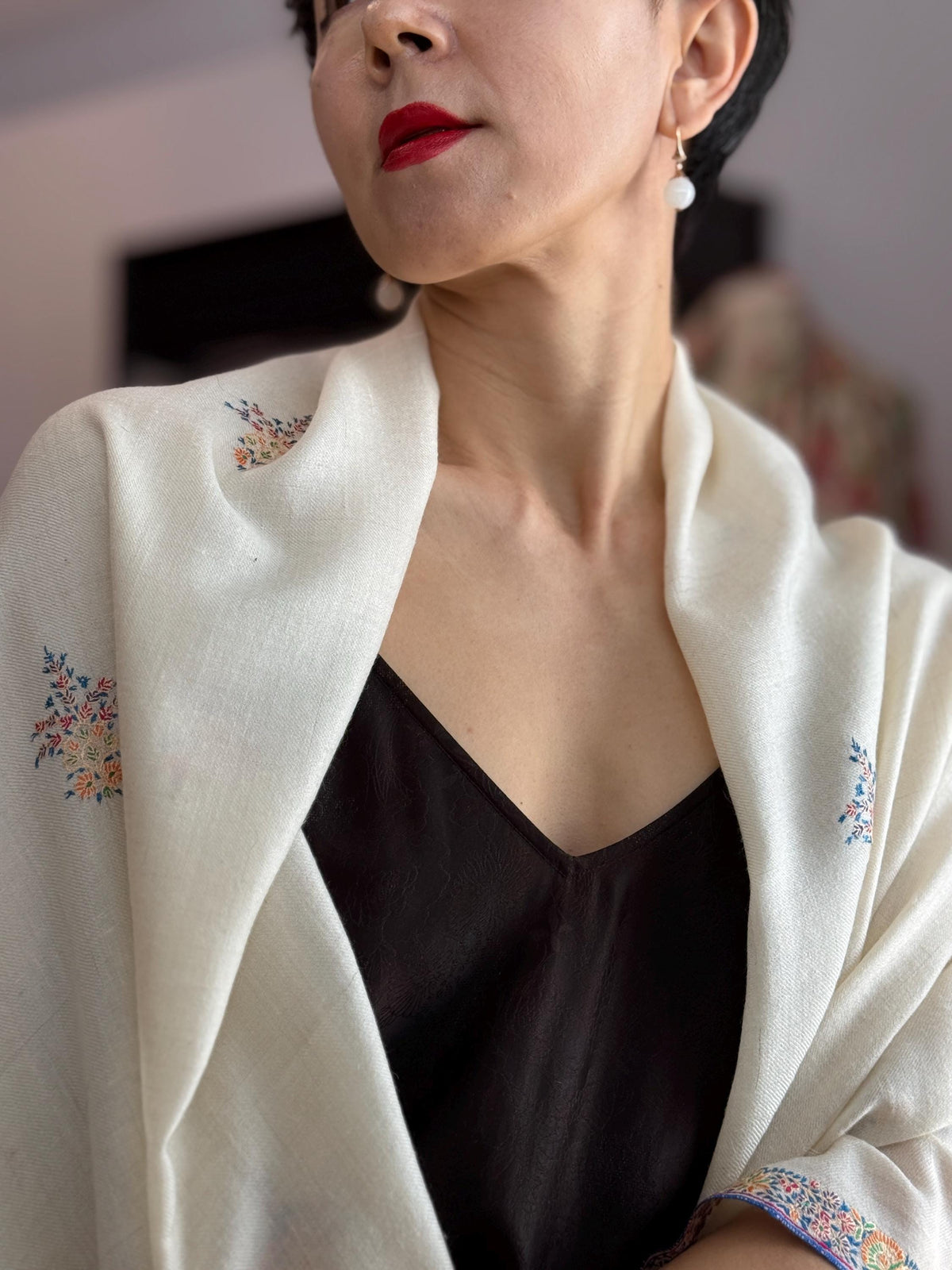 Ivory Buti Embroidered Pashmina Shawl with Exquisite Embroidery Details