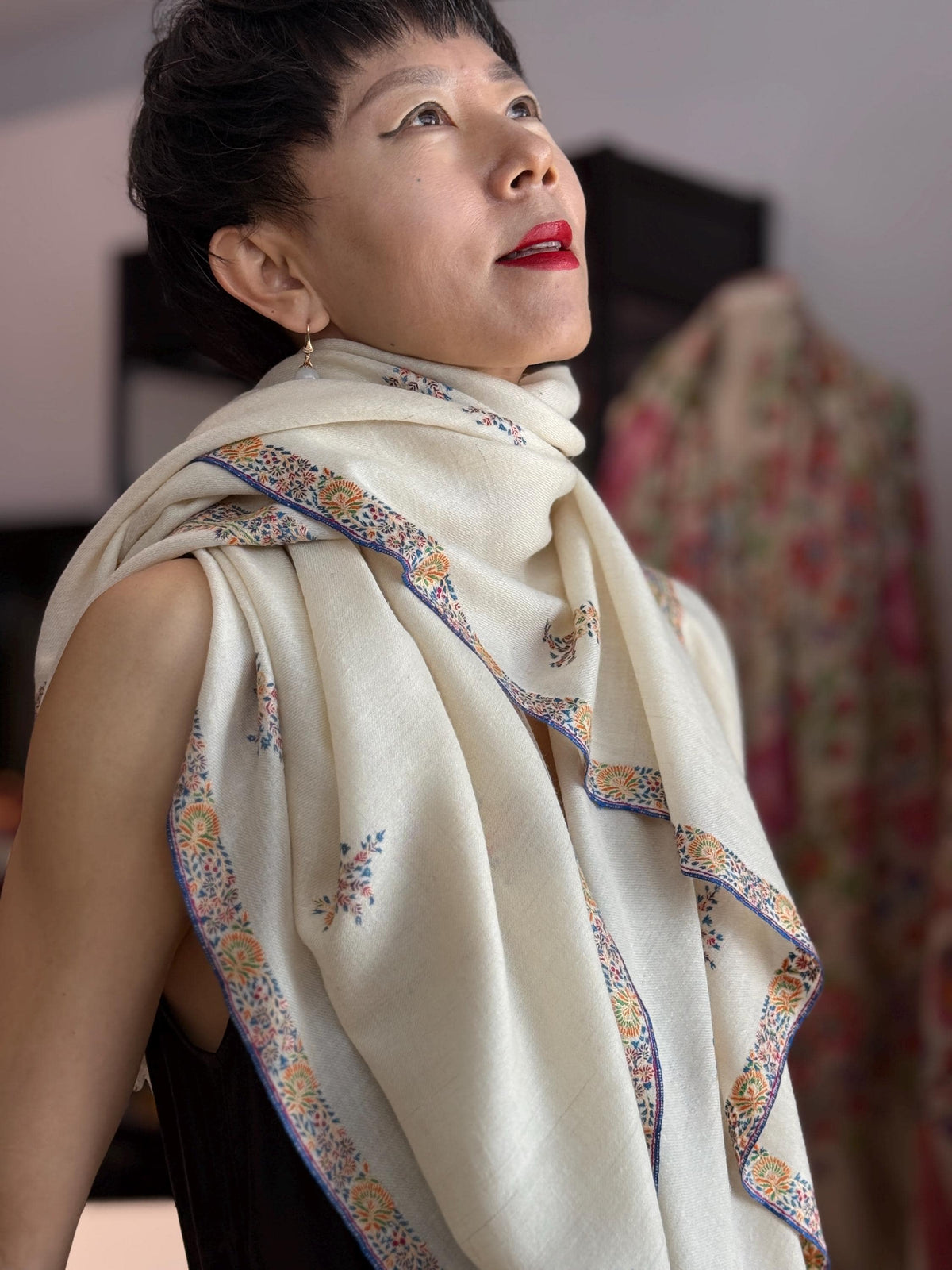 Ivory Buti Embroidered Pashmina Shawl with Exquisite Embroidery Details