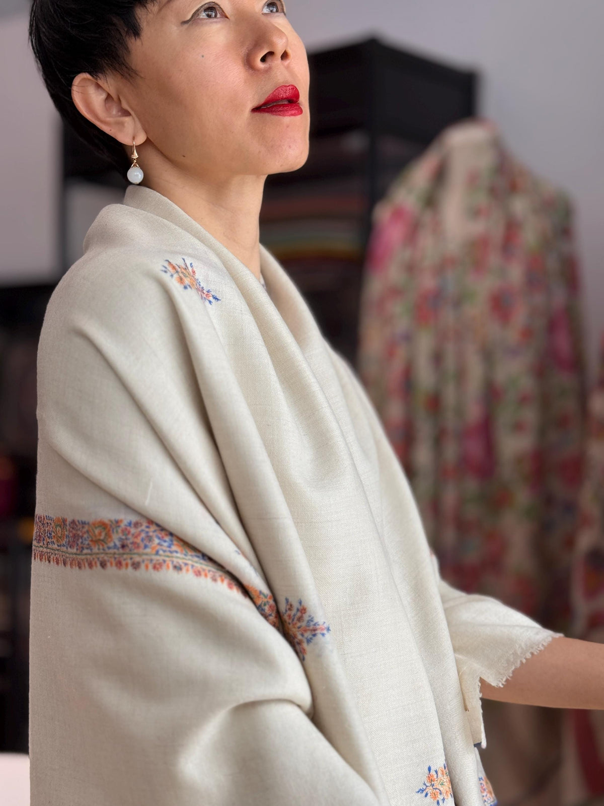 3 Yard Ivory Hashia Embroidered Pashmina Shawl with Exquisite Embroidery Details