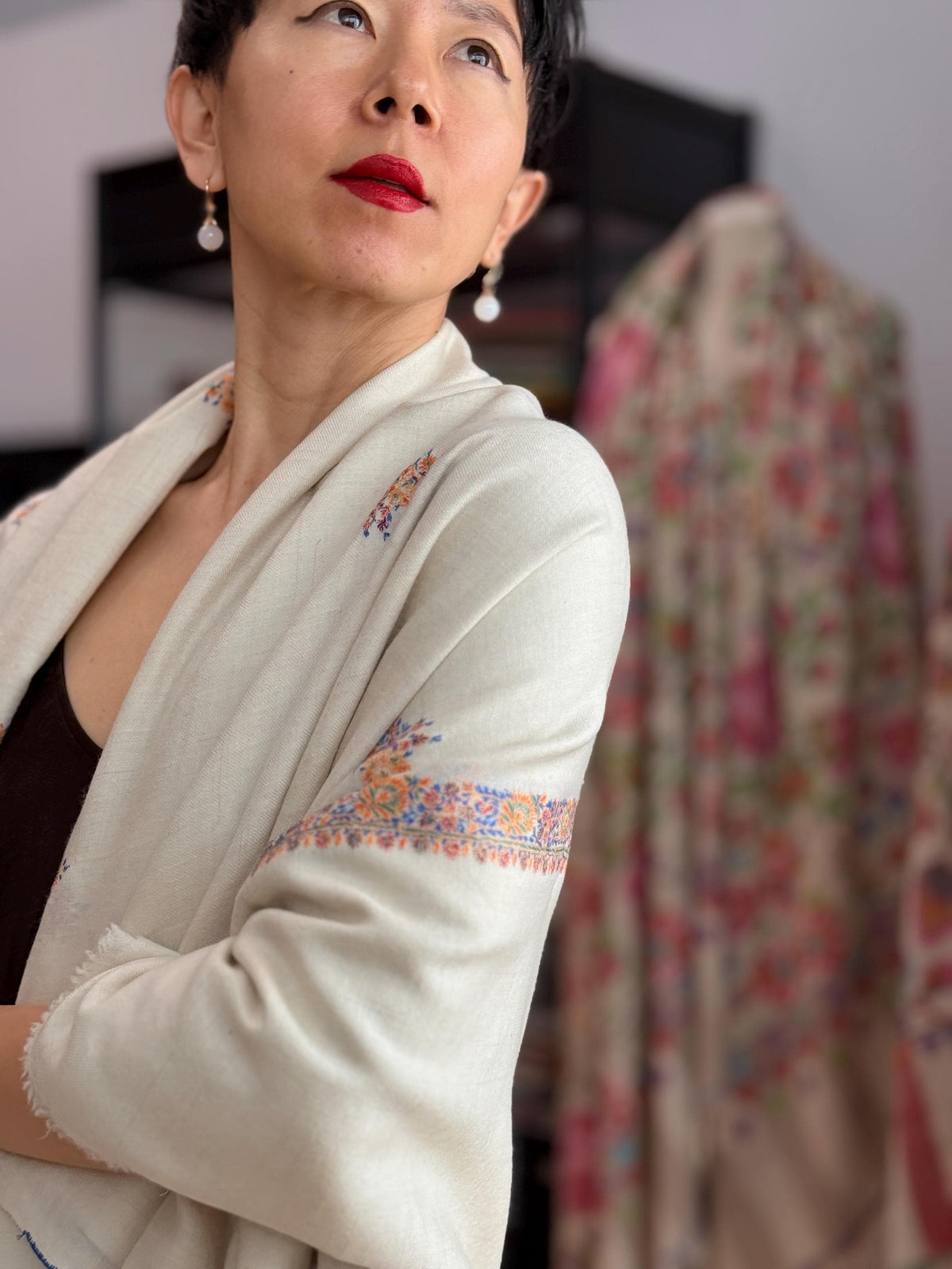 3 Yard Ivory Hashia Embroidered Pashmina Shawl with Exquisite Embroidery Details