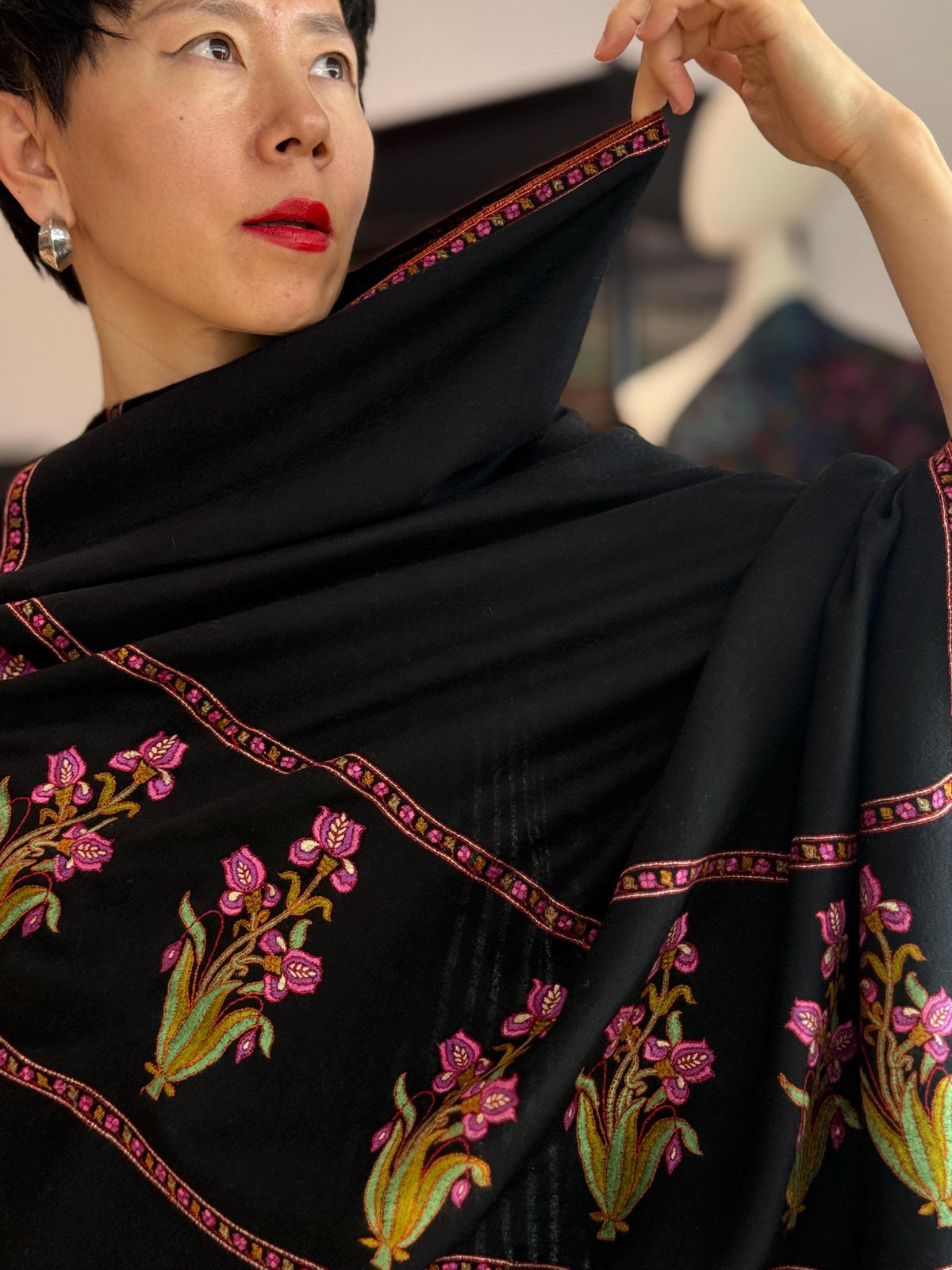 Elegant Black Iris Design Pashmina Shawl with Intricate Embroidery Details