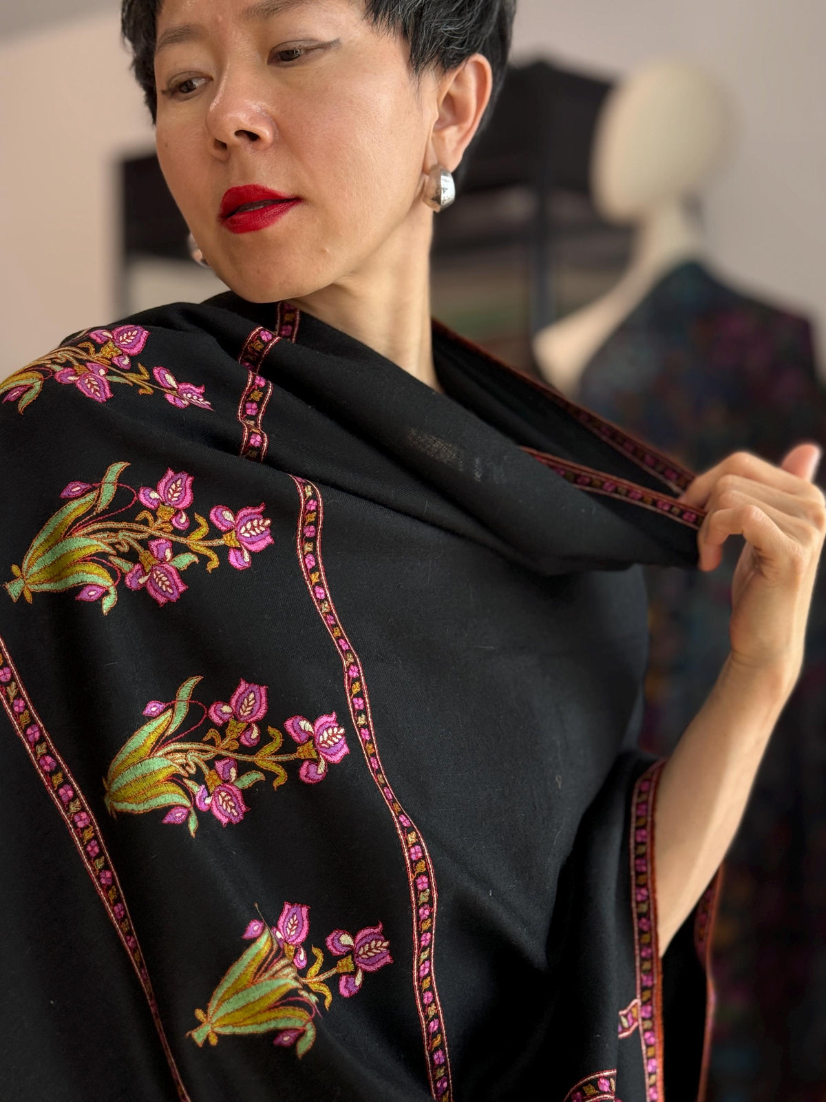 Elegant Black Iris Design Pashmina Shawl with Intricate Embroidery Details