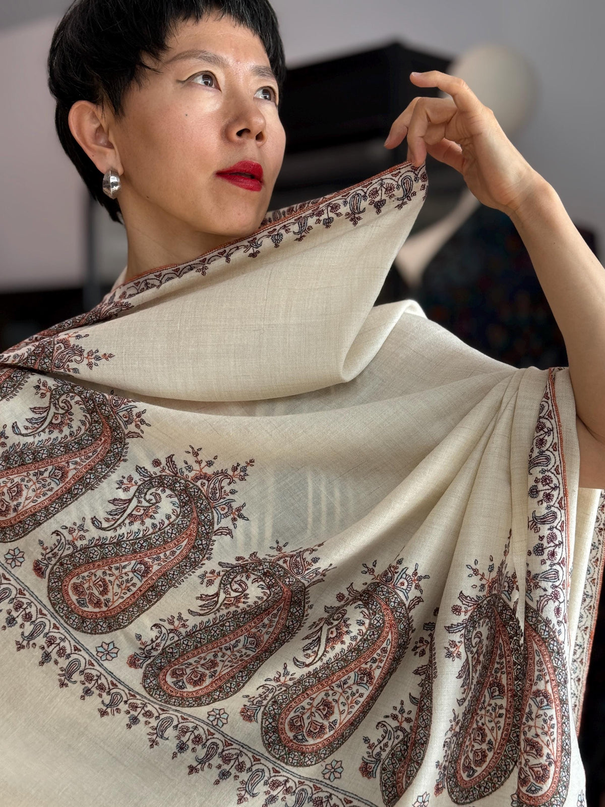 Extra Fine Ivory Paisley Design Embroidery Pashmina Shawl