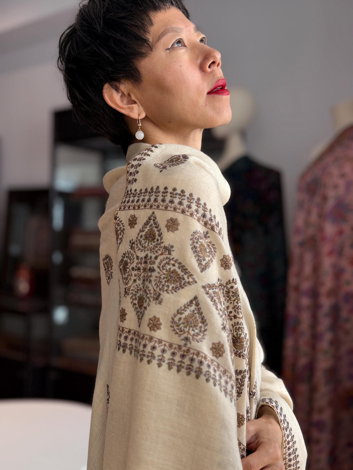 Elegant White Buti Palla Silk Embroidery Pashmina Shawl