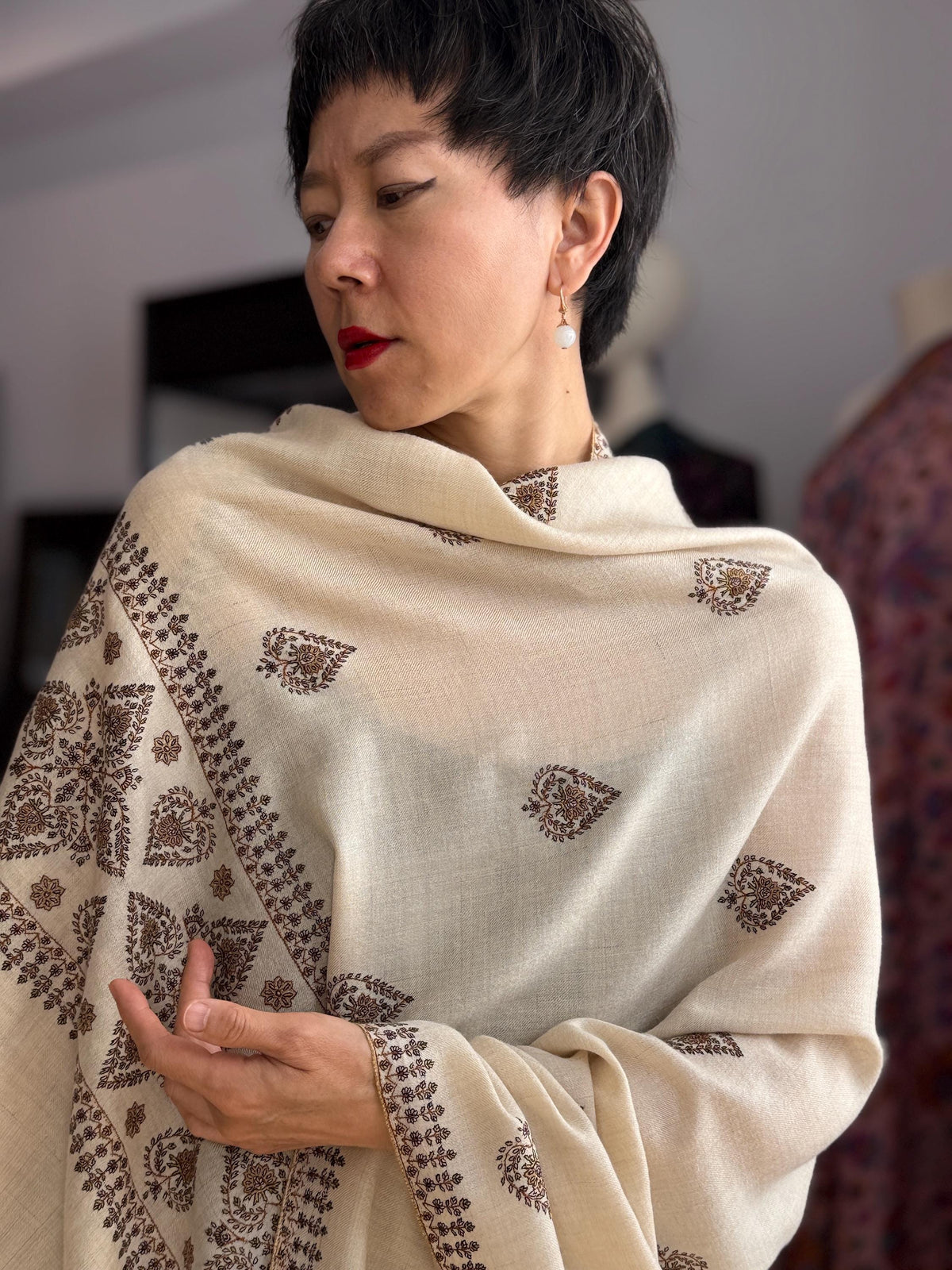 Elegant White Buti Palla Silk Embroidery Pashmina Shawl