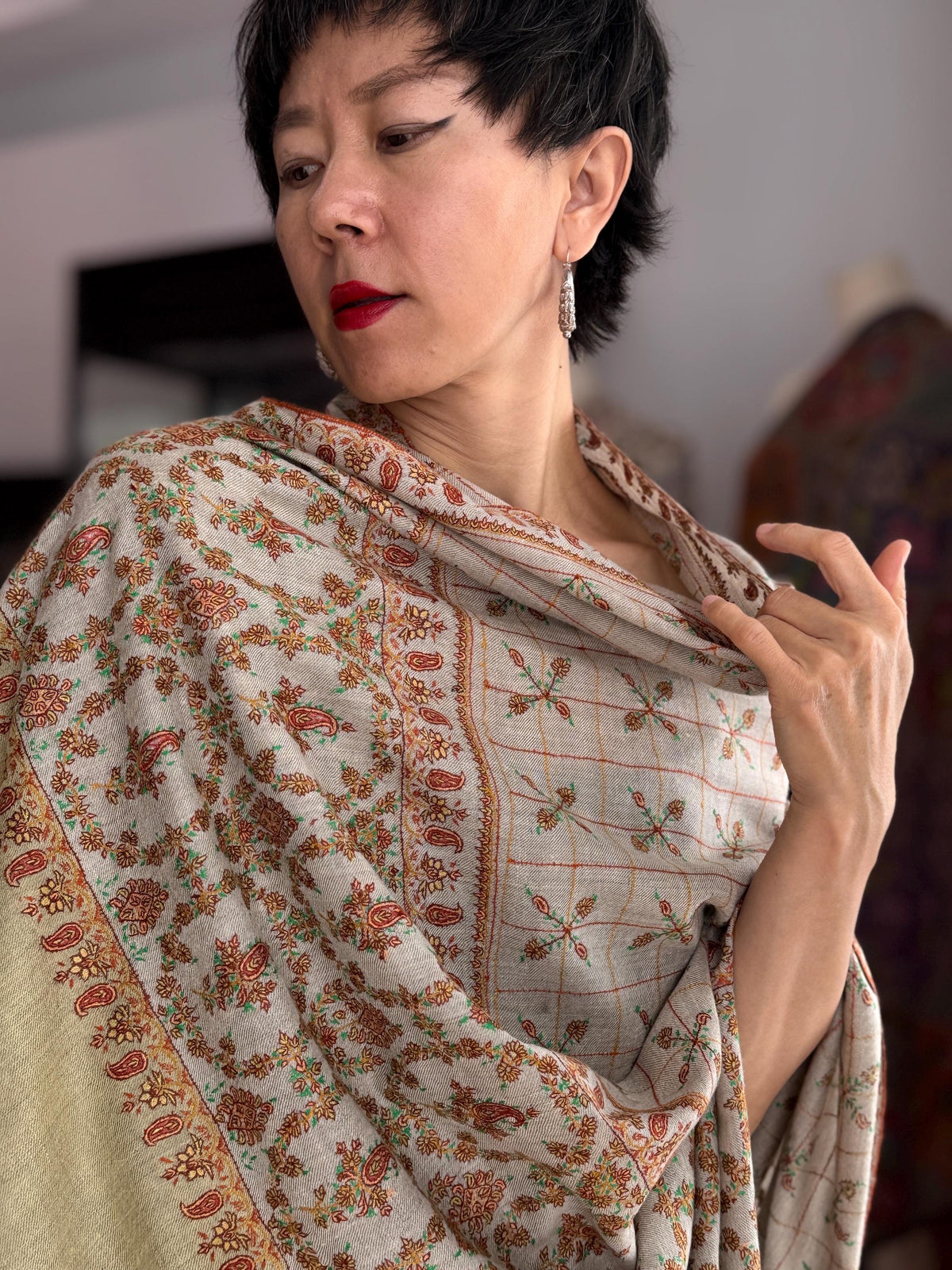 Elegant Beige Designer Pashmina Shawl with Intricate Embroidery Details