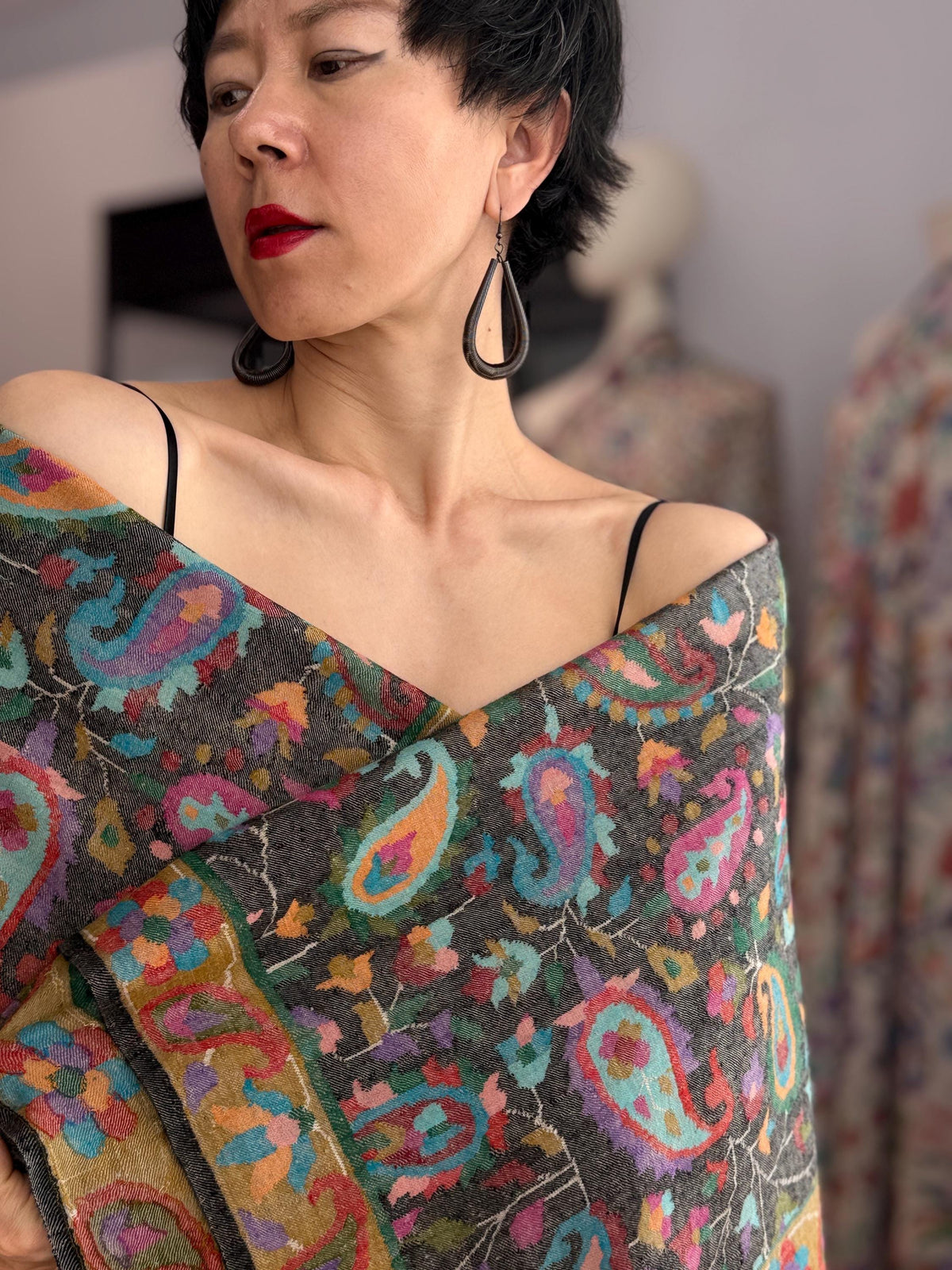 90s Vintage Black Kani Pashmina Shawl: Handwoven Batam Design, Ladak Pashmina, 135x270cm