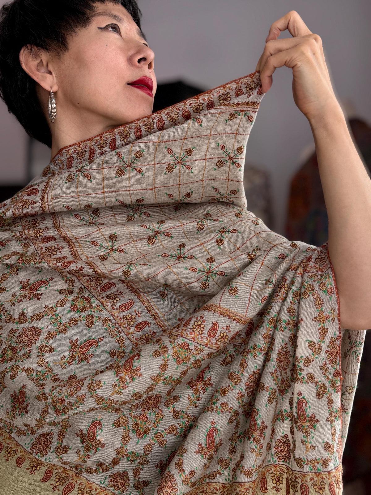 Elegant Beige Designer Pashmina Shawl with Intricate Embroidery Details
