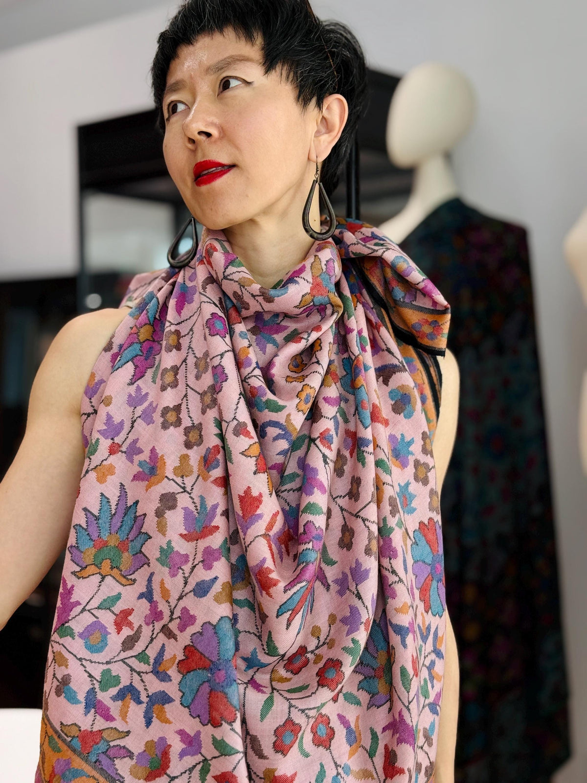 2.5 Yard Pink GI Certified Kani Pashmina Shawl with Intricate Rose Design