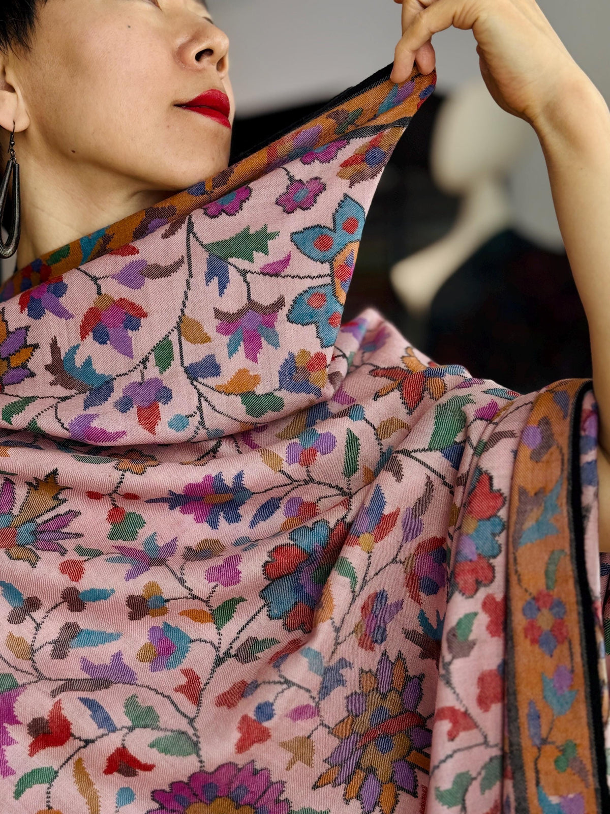 2.5 Yard Pink GI Certified Kani Pashmina Shawl with Intricate Rose Design
