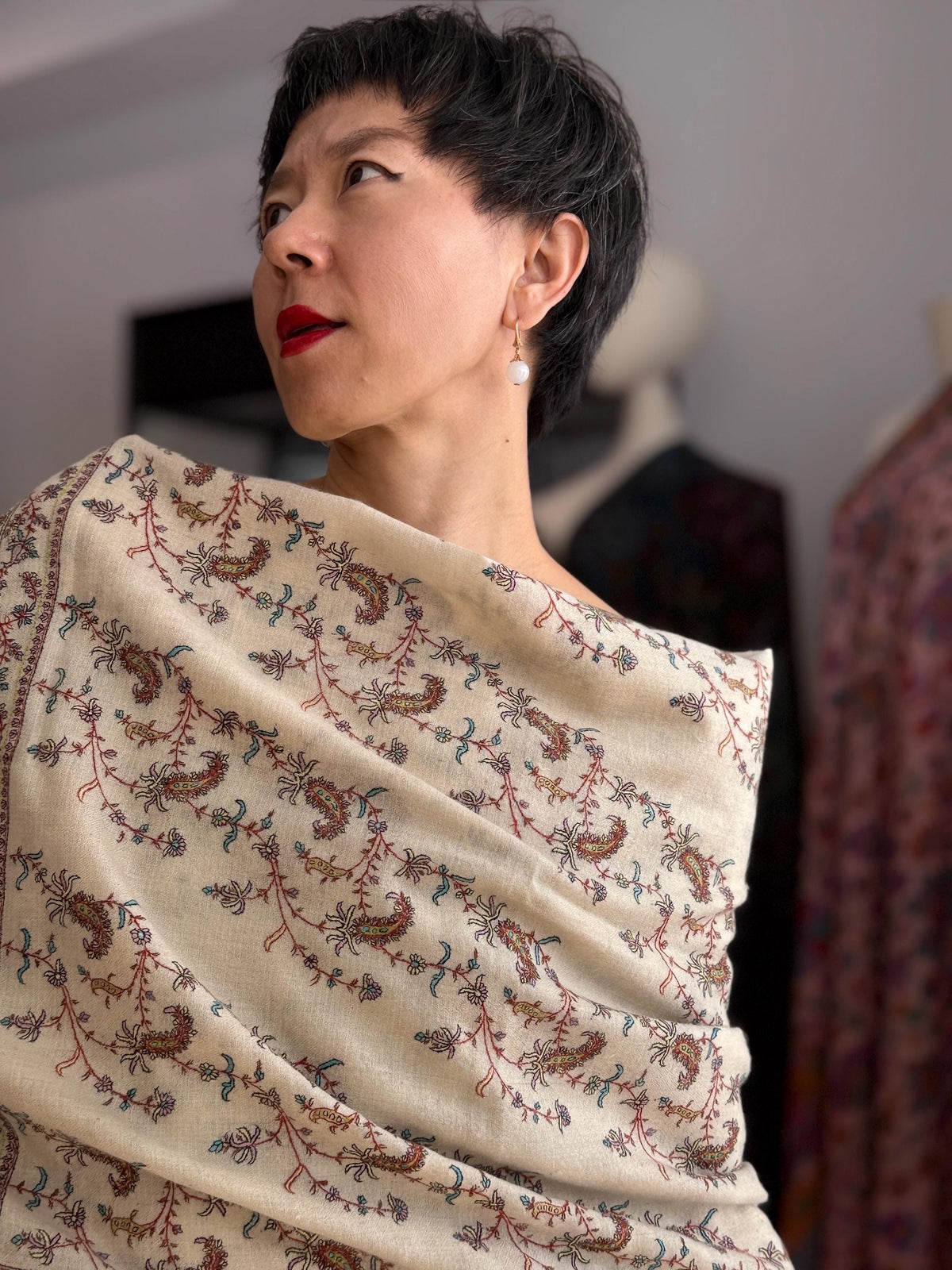 Elegant Silk Embroidery Pashmina Shawl with Intricate Embroidery Details