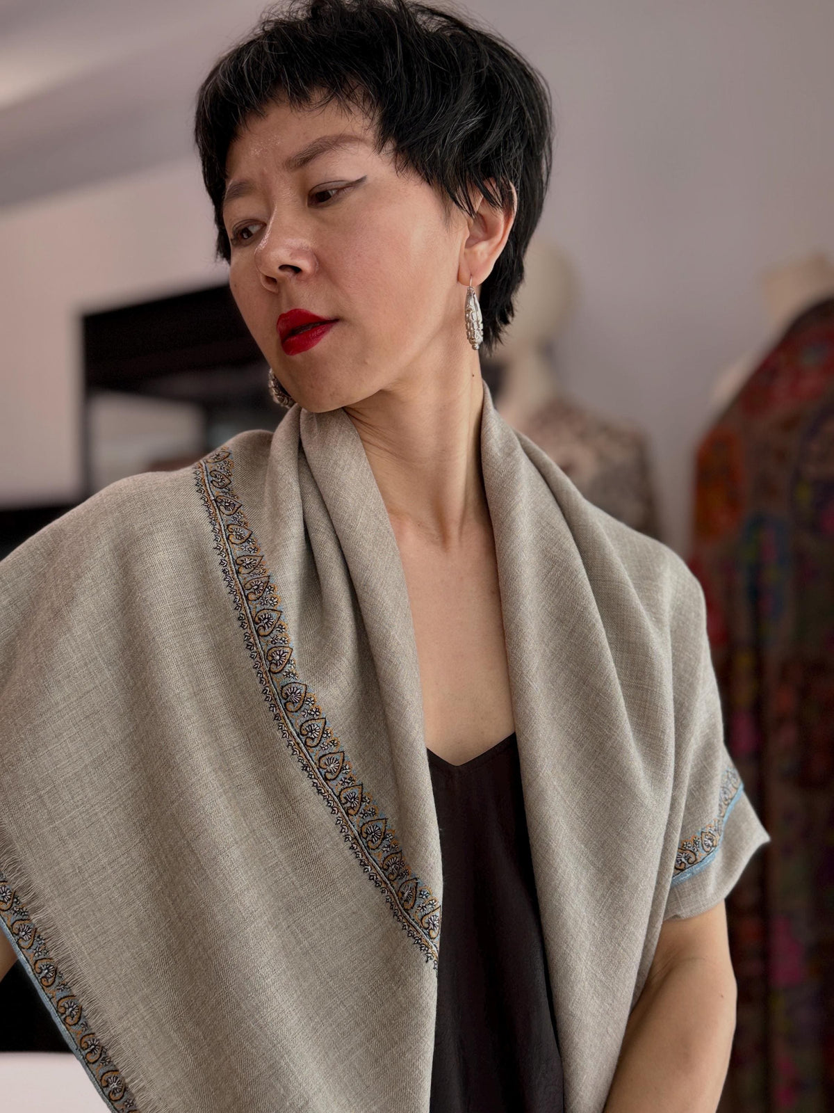 Natural Hashia Embroidered Pashmina Shawl with Intricate Paisley Design