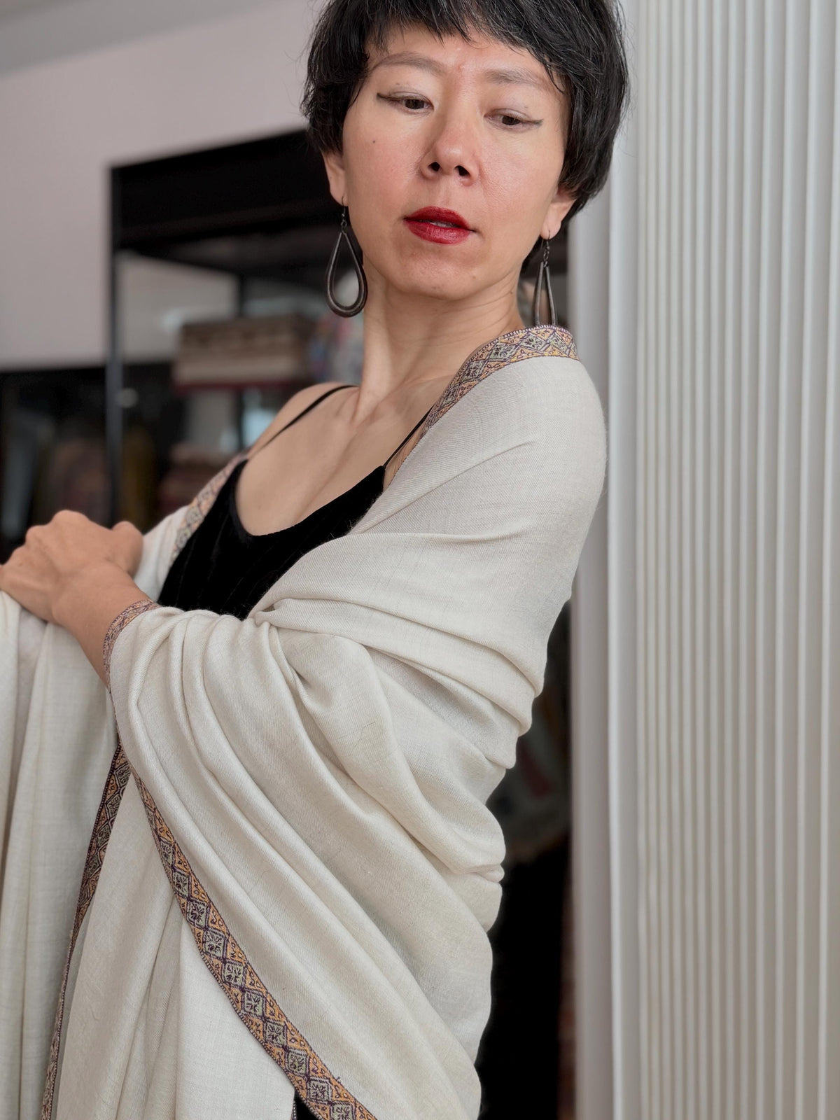 Gent’s Ivory Hashia Embroidered Pashmina Shawl with Classic Design Details