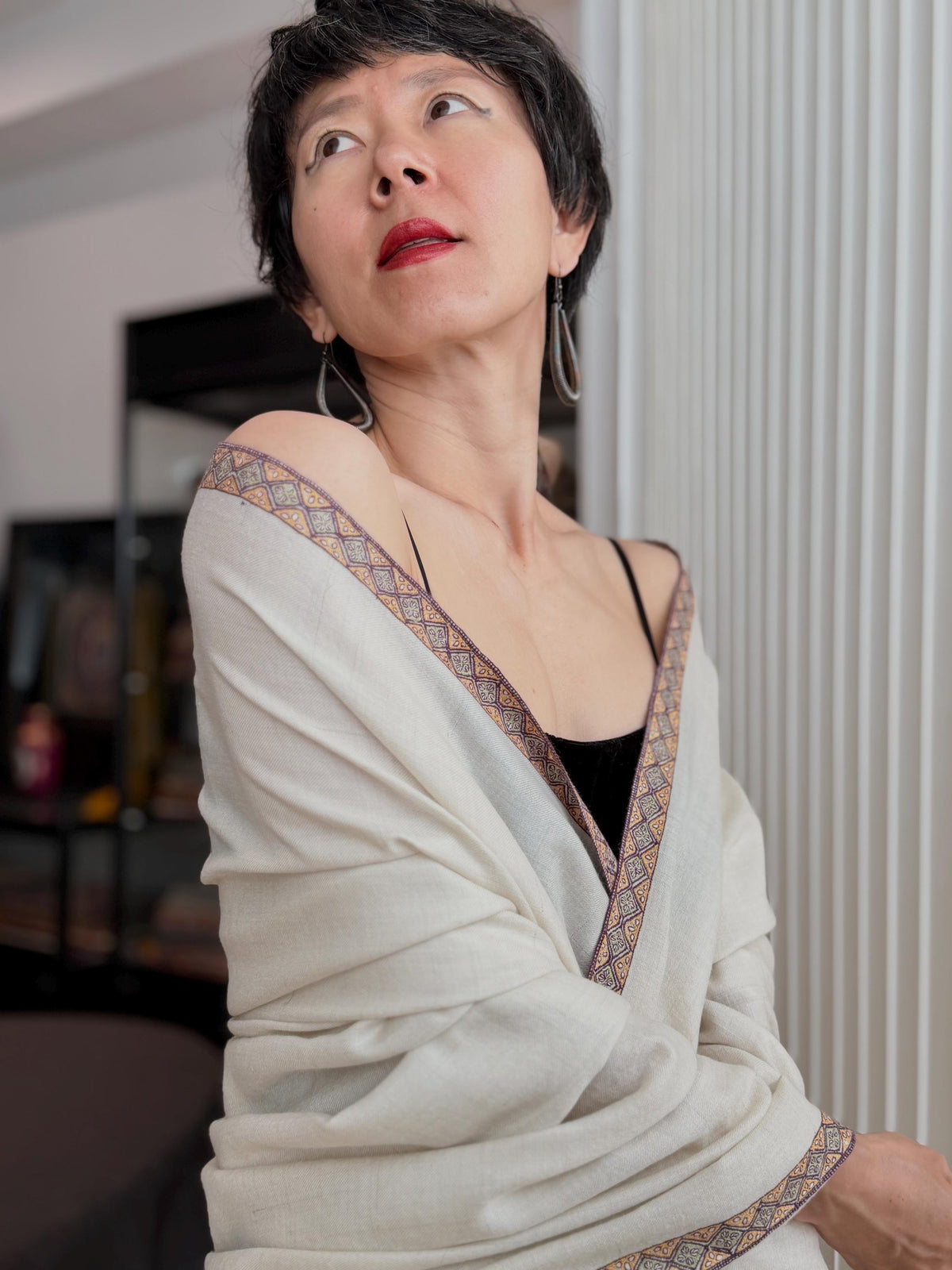 Gent’s Ivory Hashia Embroidered Pashmina Shawl with Classic Design Details
