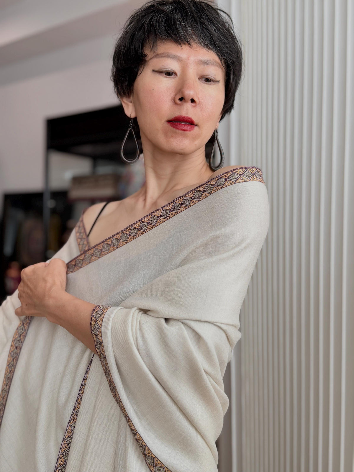 Gent’s Ivory Hashia Embroidered Pashmina Shawl with Classic Design Details