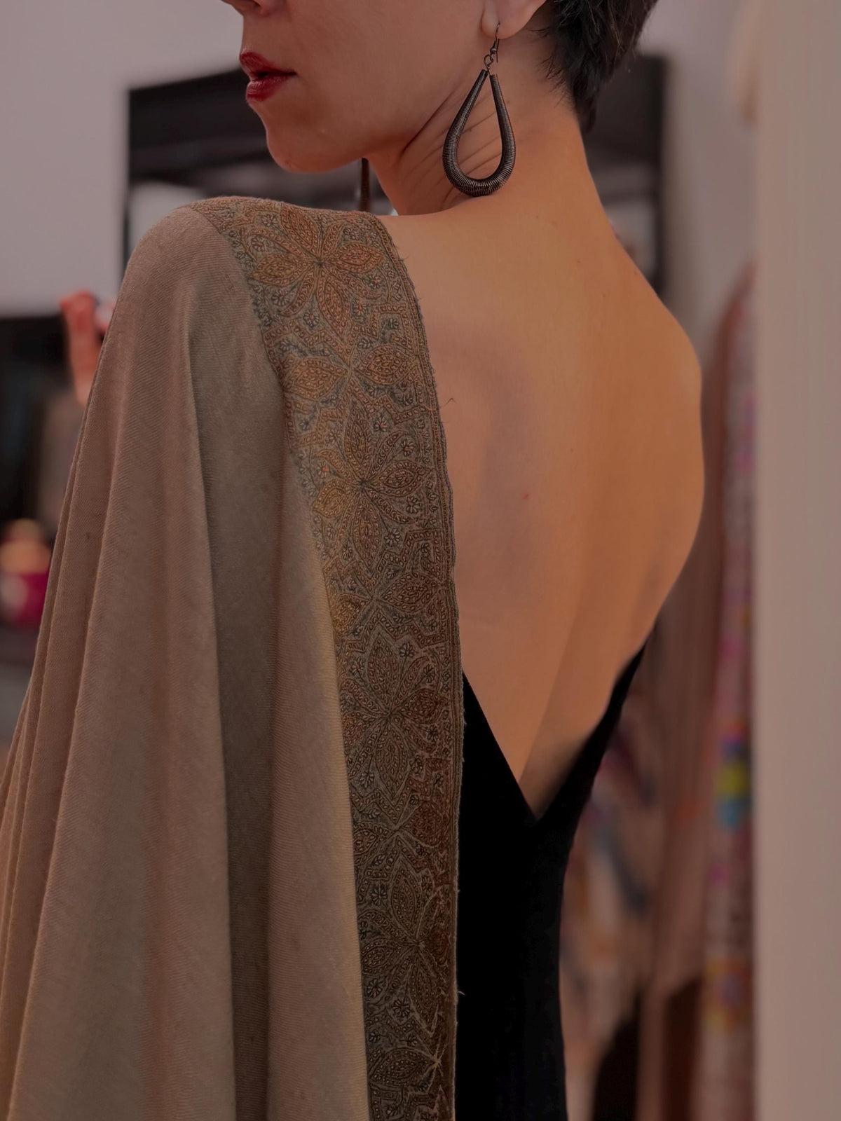 Vintage Natural Dhoor Silk Embroidered Pashmina Shawl with Exquisite Design Details