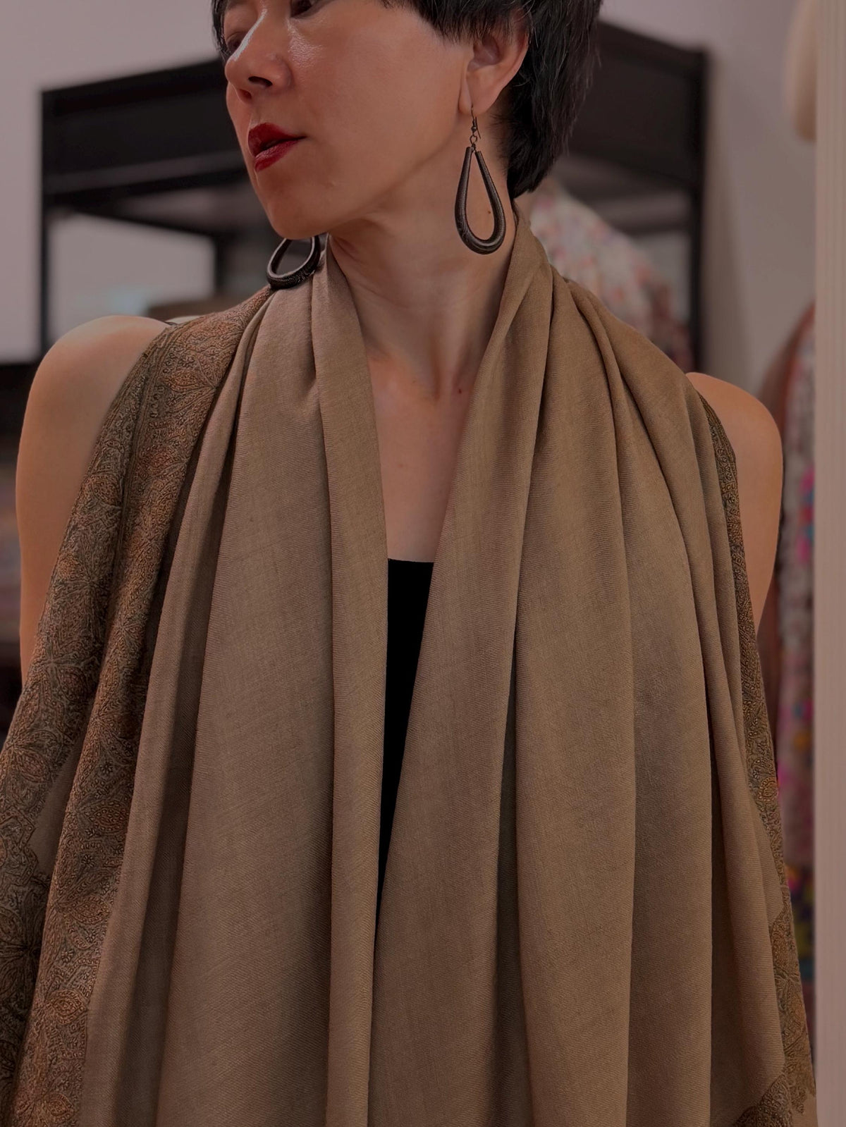 Vintage Natural Dhoor Silk Embroidered Pashmina Shawl with Exquisite Design Details