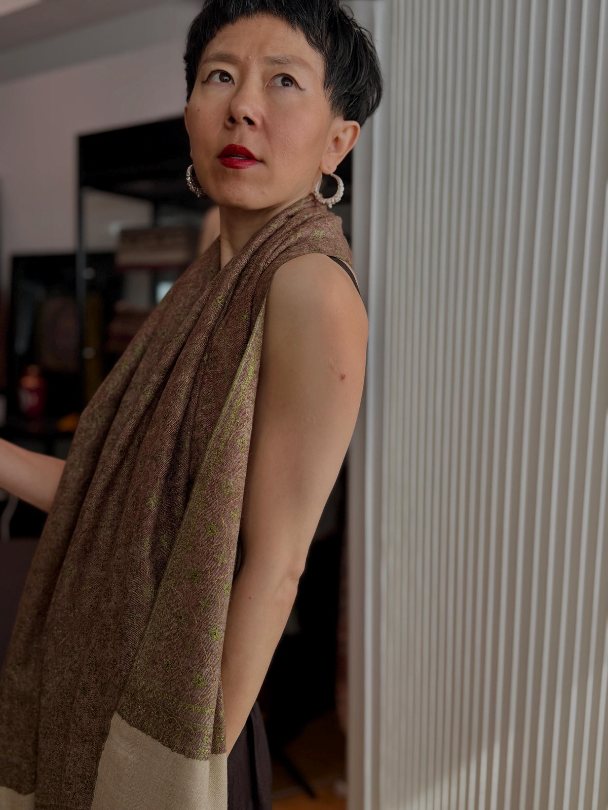 Vintage Kalkhi Jali Embroidered Pashmina Shawl with Intricate Details