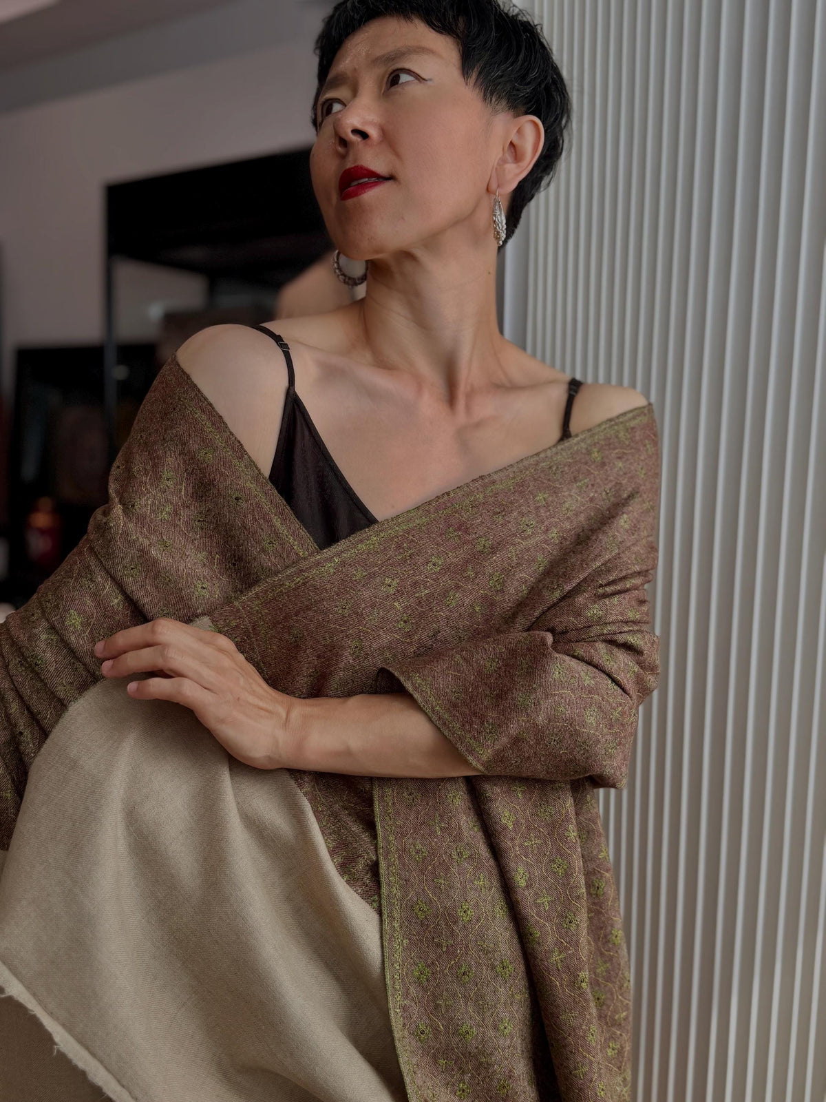 Vintage Kalkhi Jali Embroidered Pashmina Shawl with Intricate Details