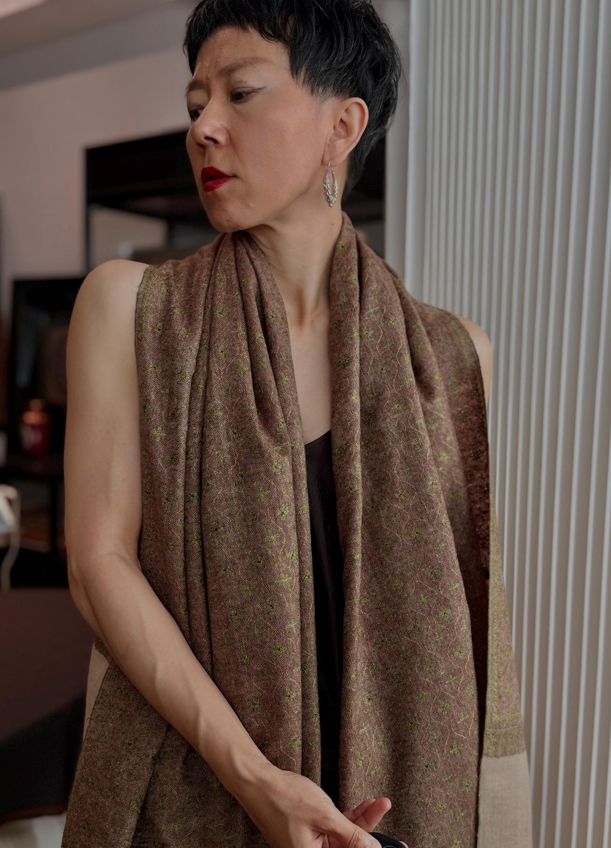 Vintage Kalkhi Jali Embroidered Pashmina Shawl with Intricate Details
