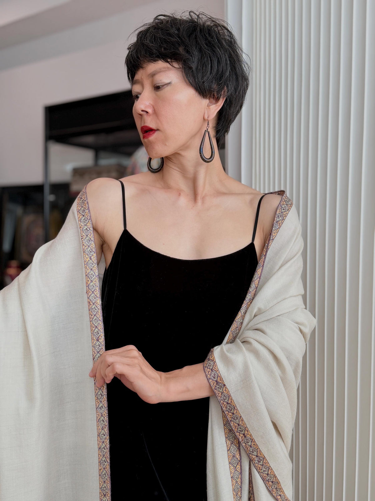 Gent’s Ivory Hashia Embroidered Pashmina Shawl with Classic Design Details